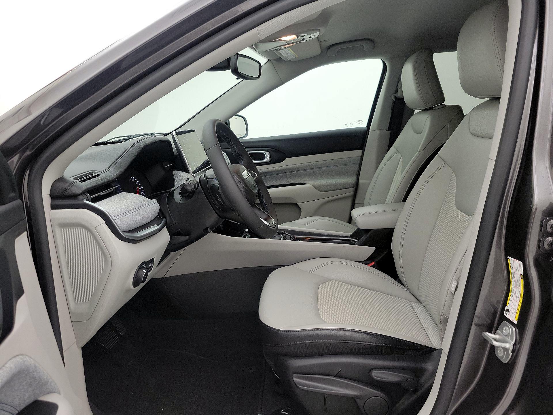 Thumbnail: 2022 Jeep Compass - 11