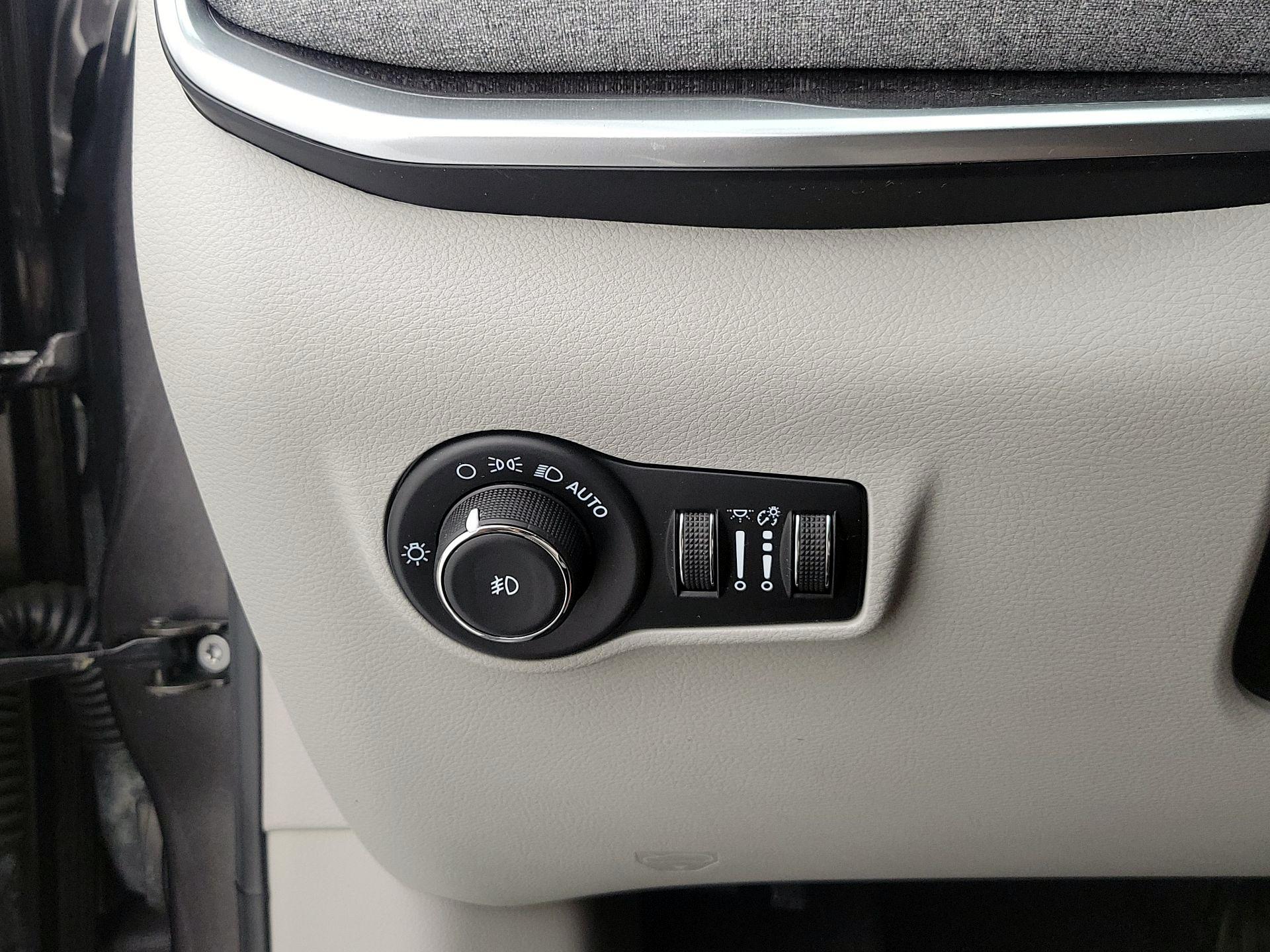 Thumbnail: 2022 Jeep Compass - 13