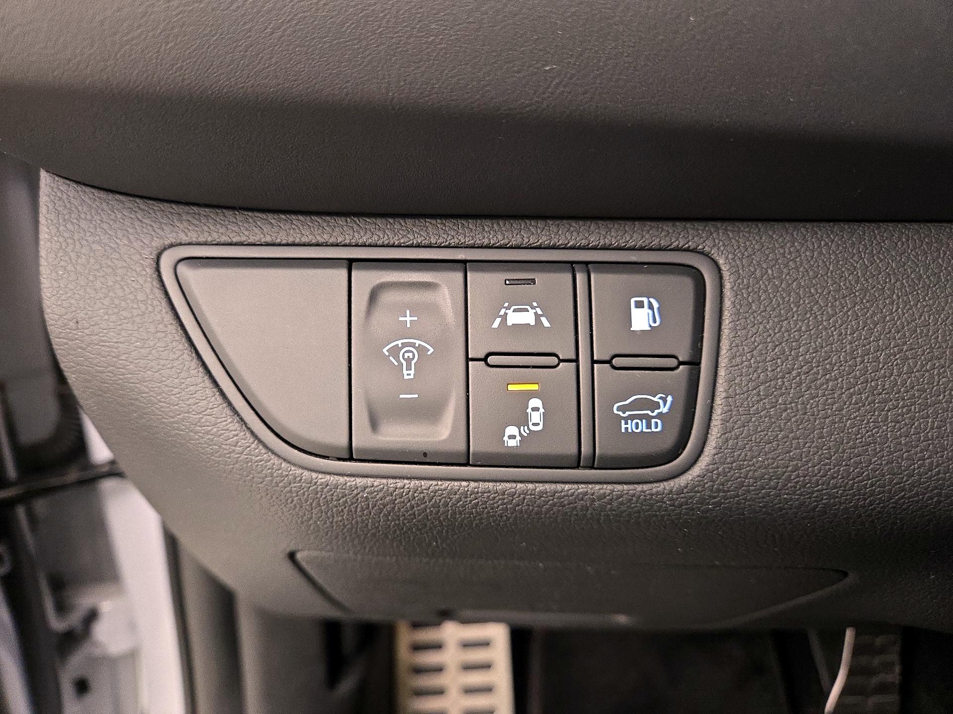 Thumbnail: 2021 Genesis G70 - 13