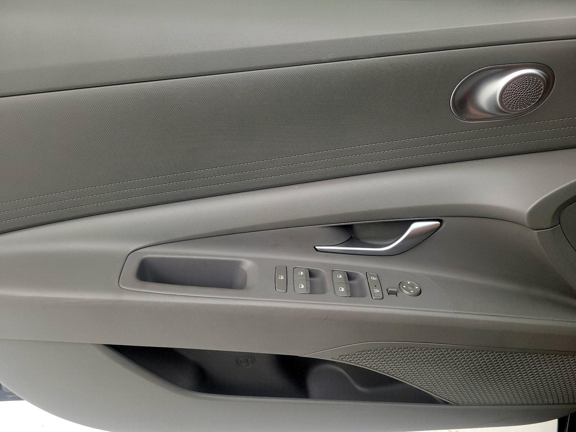 Thumbnail: 2022 Hyundai Elantra - 12