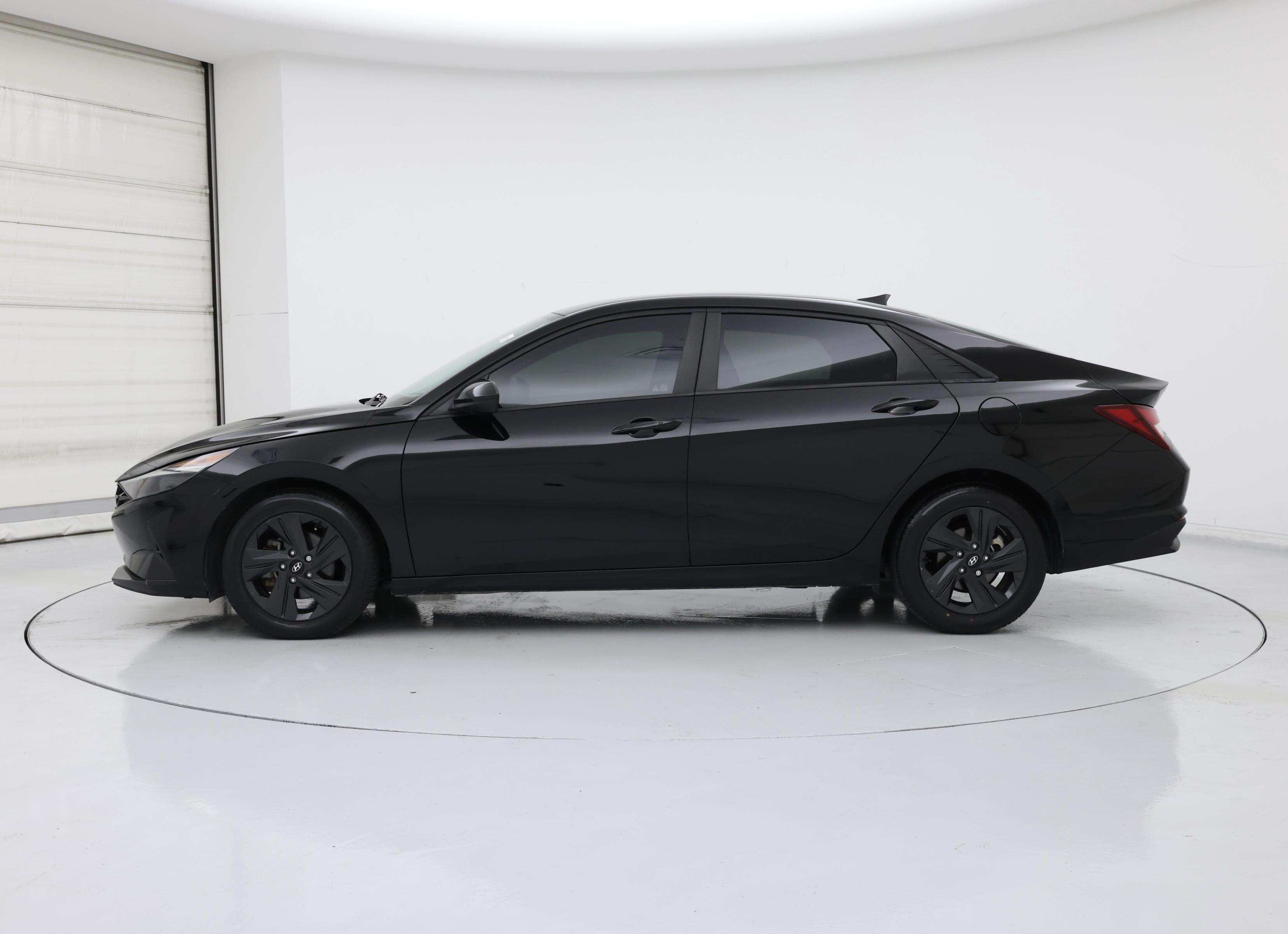 Thumbnail: 2022 Hyundai Elantra - 3