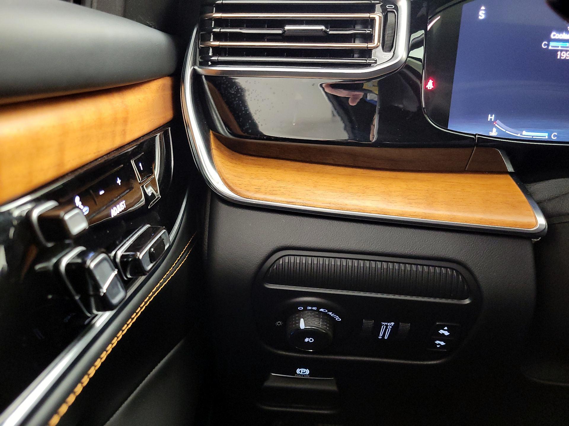 Thumbnail: 2022 Jeep Grand Wagoneer - 13