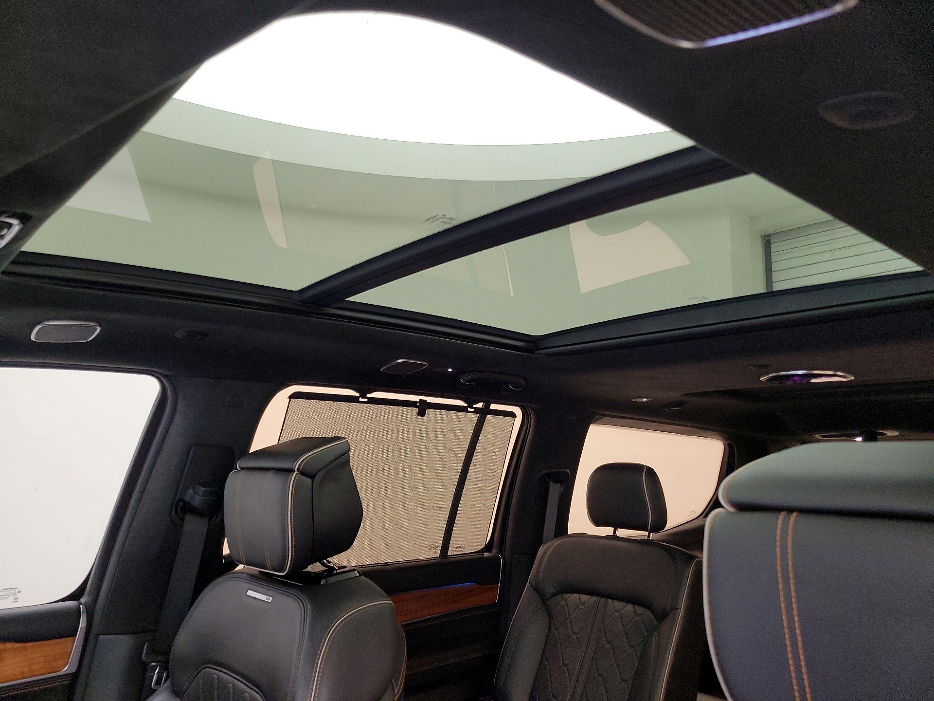 Thumbnail: 2022 Jeep Grand Wagoneer - 20