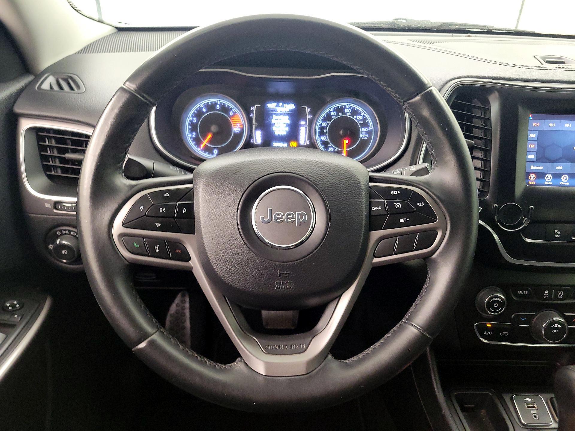 Thumbnail: 2019 Jeep Cherokee - 10