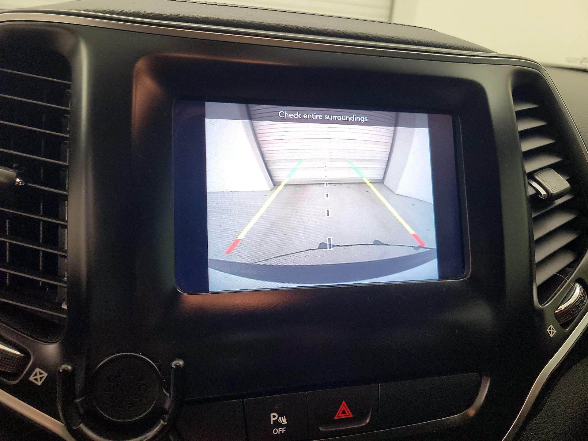 Thumbnail: 2019 Jeep Cherokee - 14