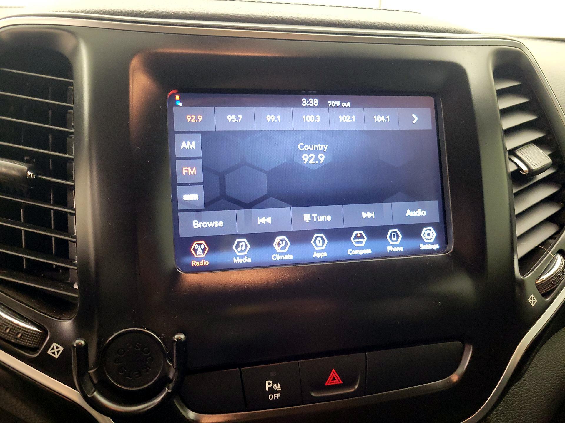 Thumbnail: 2019 Jeep Cherokee - 15