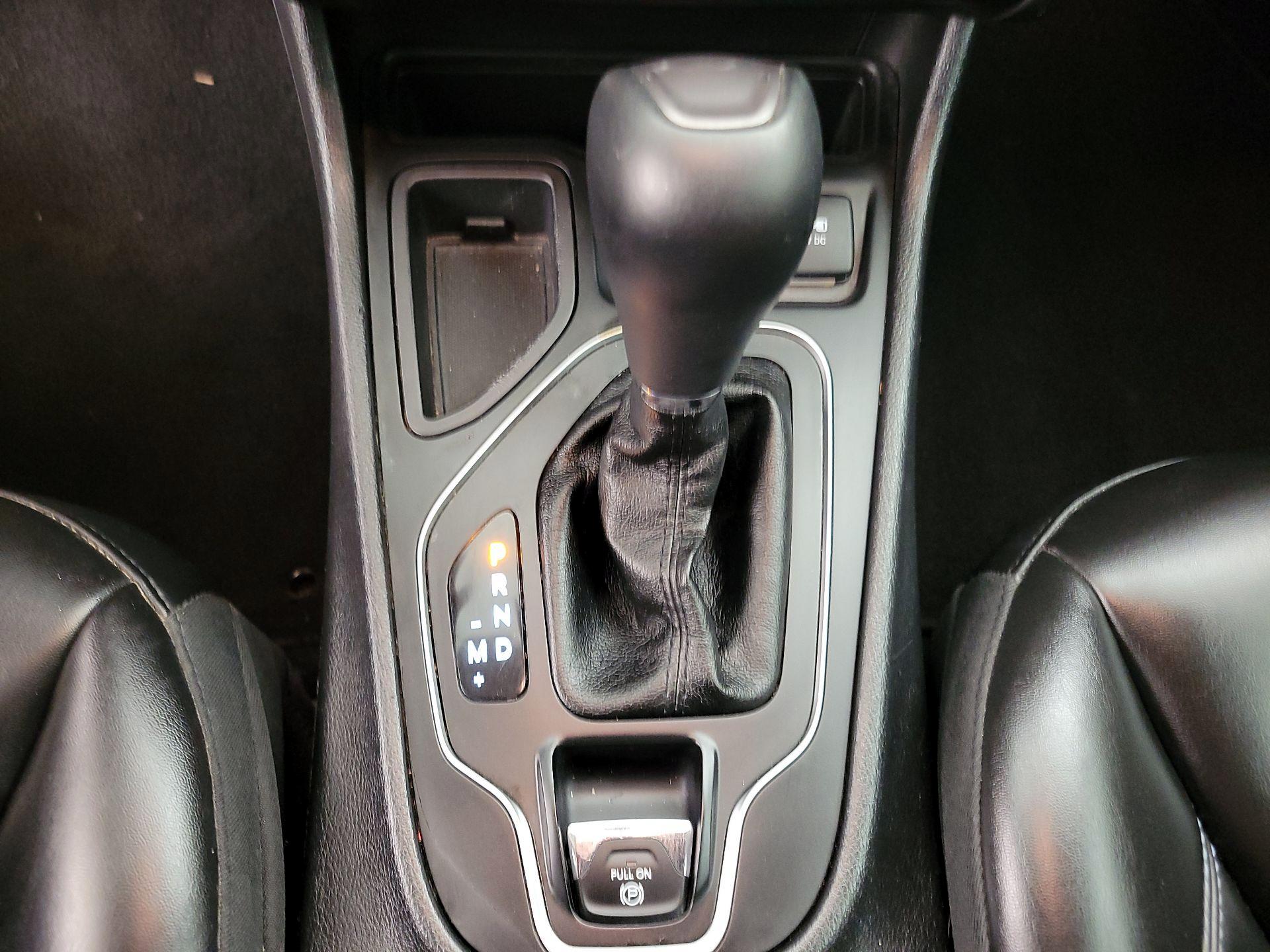 Thumbnail: 2019 Jeep Cherokee - 17