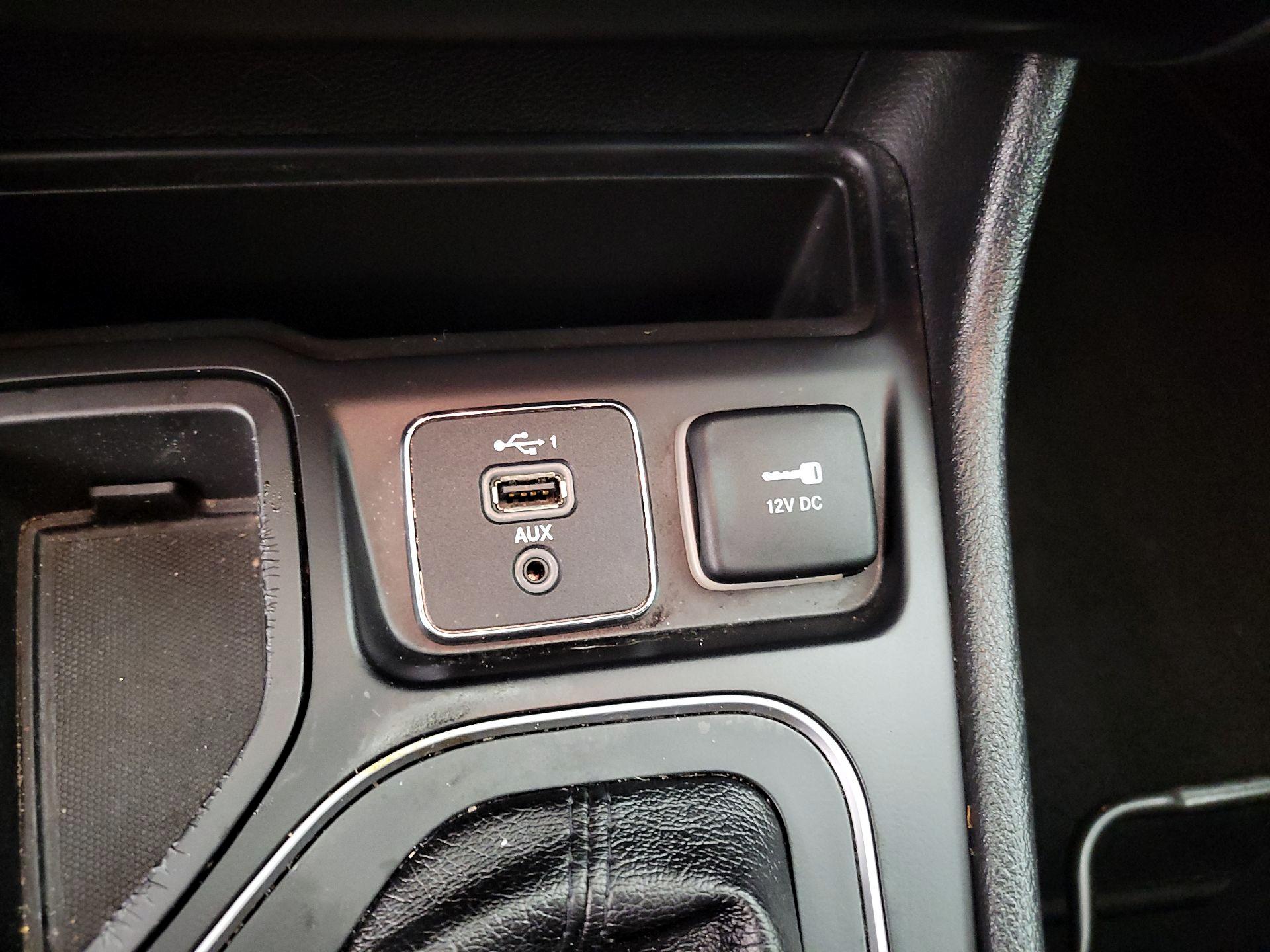 Thumbnail: 2019 Jeep Cherokee - 18