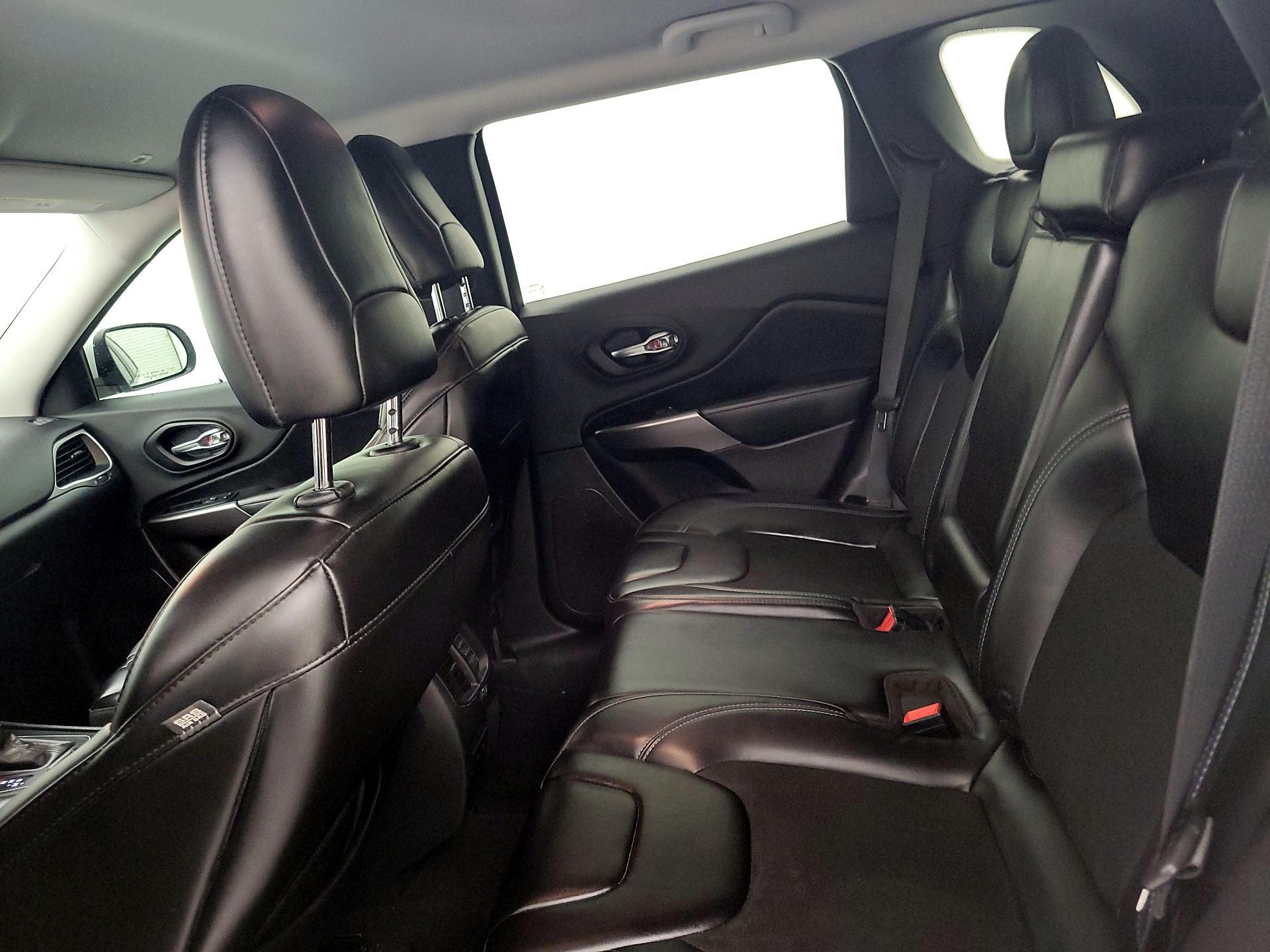 Thumbnail: 2019 Jeep Cherokee - 19