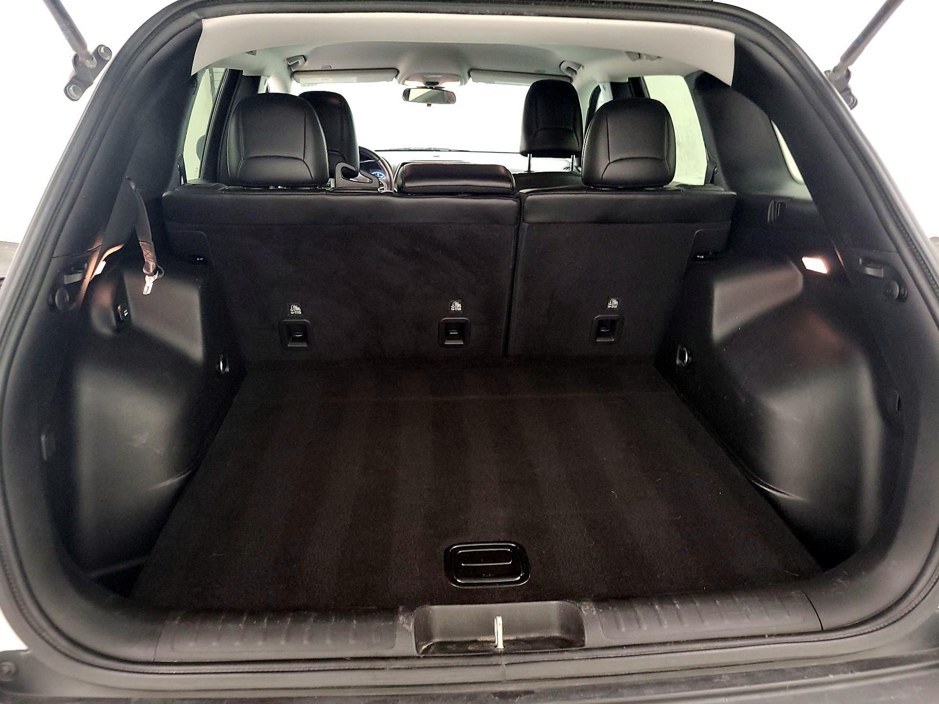 Thumbnail: 2019 Jeep Cherokee - 20