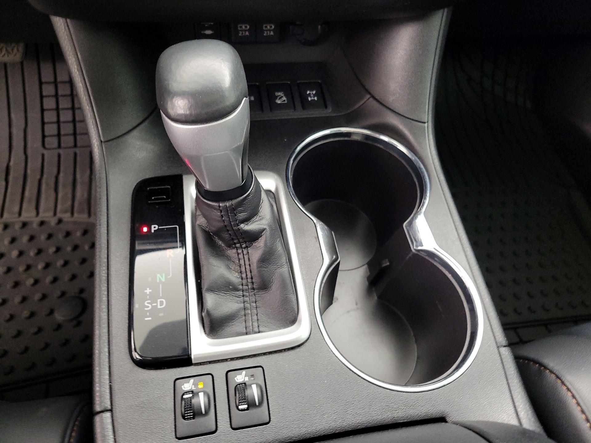 Thumbnail: 2019 Toyota Highlander - 18