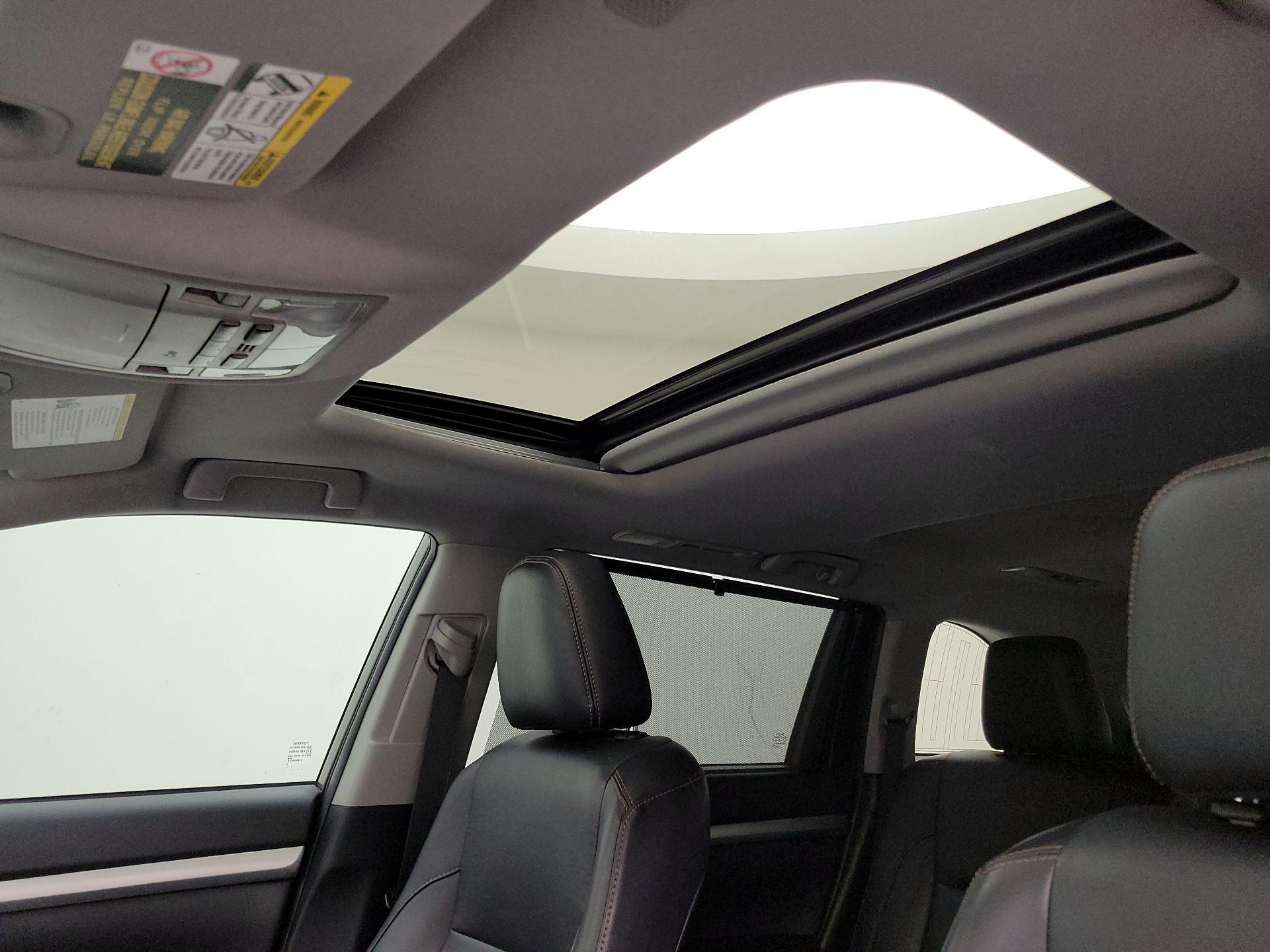 Thumbnail: 2019 Toyota Highlander - 20