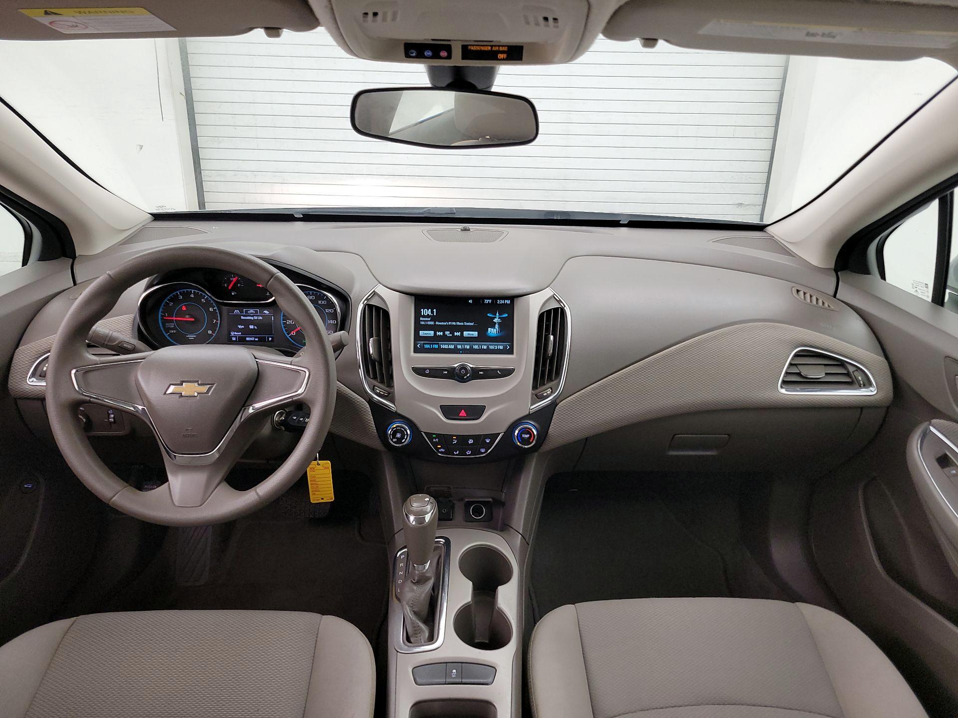 Thumbnail: 2018 Chevrolet Cruze - 9