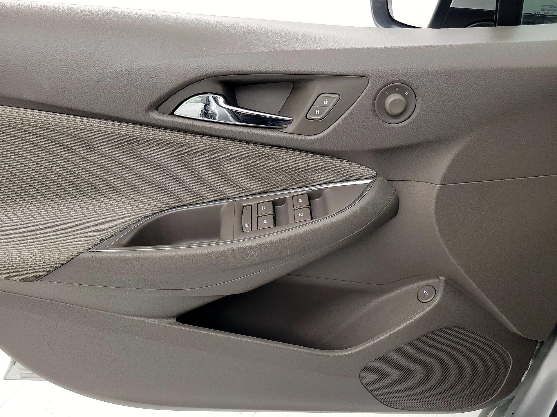 Thumbnail: 2018 Chevrolet Cruze - 12