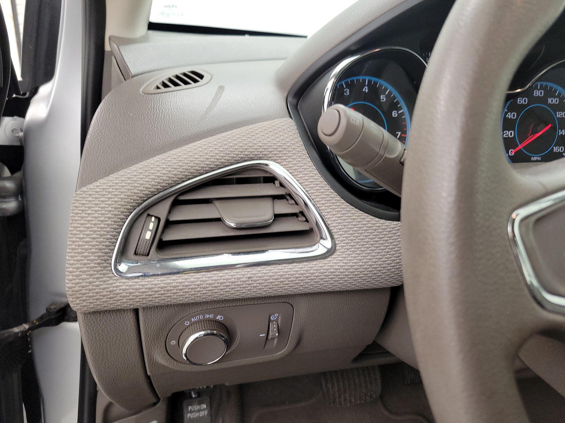 Thumbnail: 2018 Chevrolet Cruze - 13