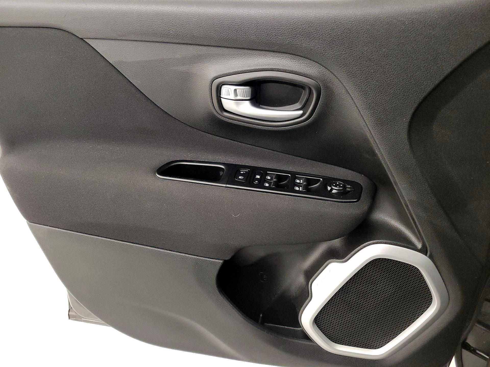 Thumbnail: 2019 Jeep Renegade - 12