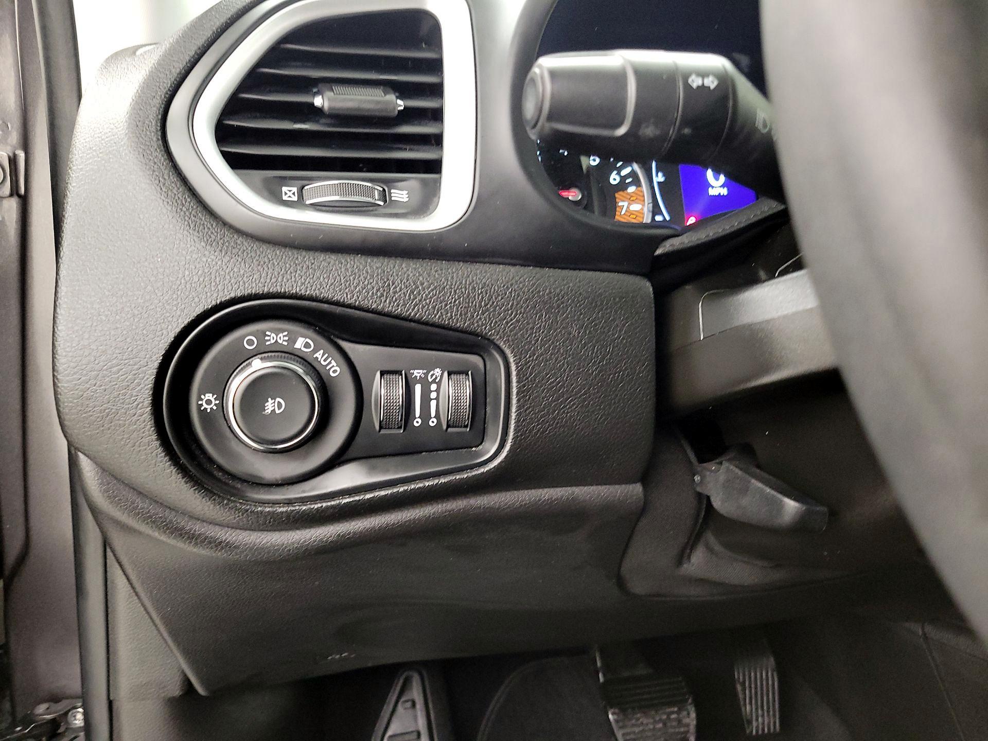 Thumbnail: 2019 Jeep Renegade - 13