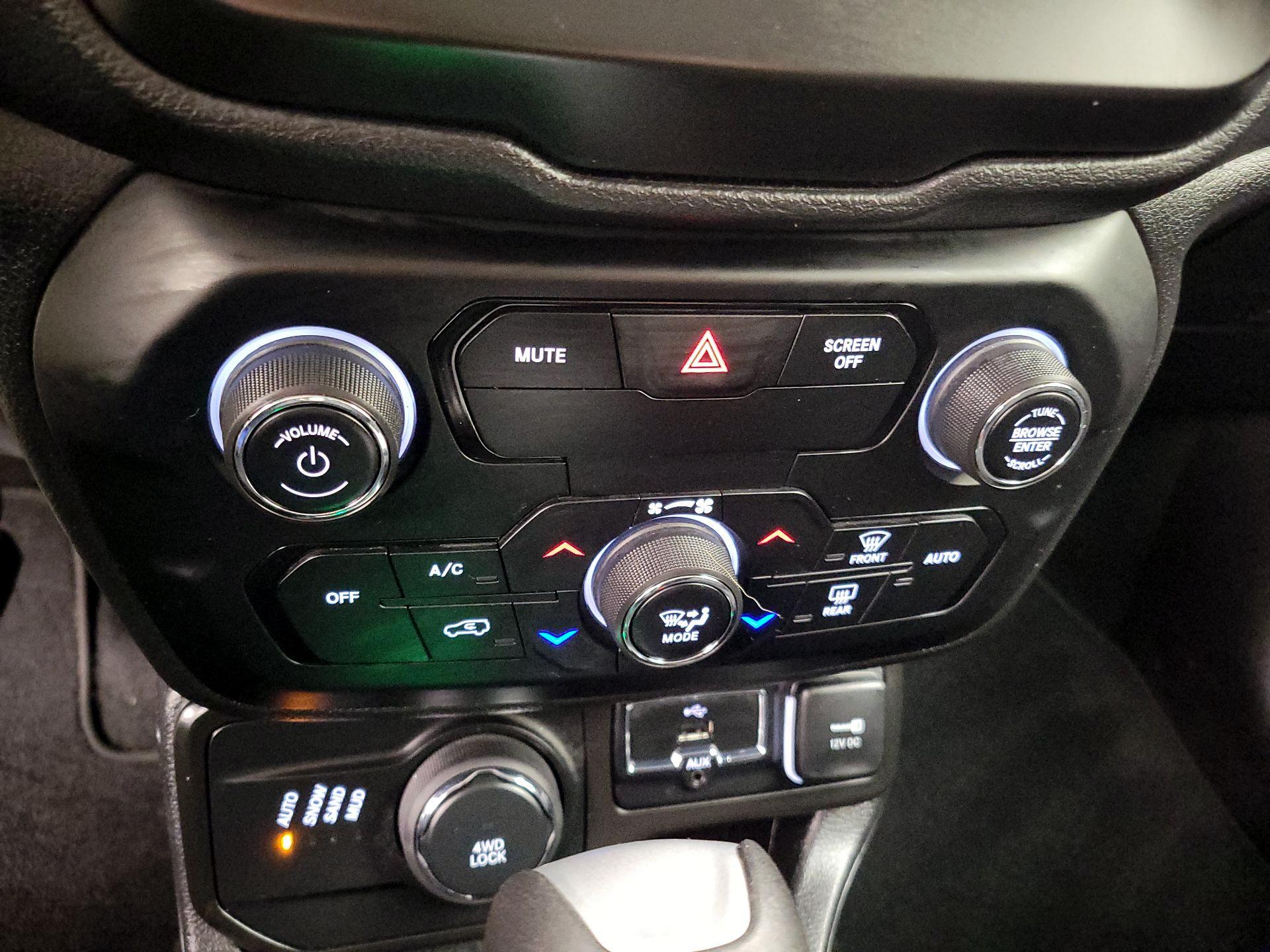 Thumbnail: 2019 Jeep Renegade - 16