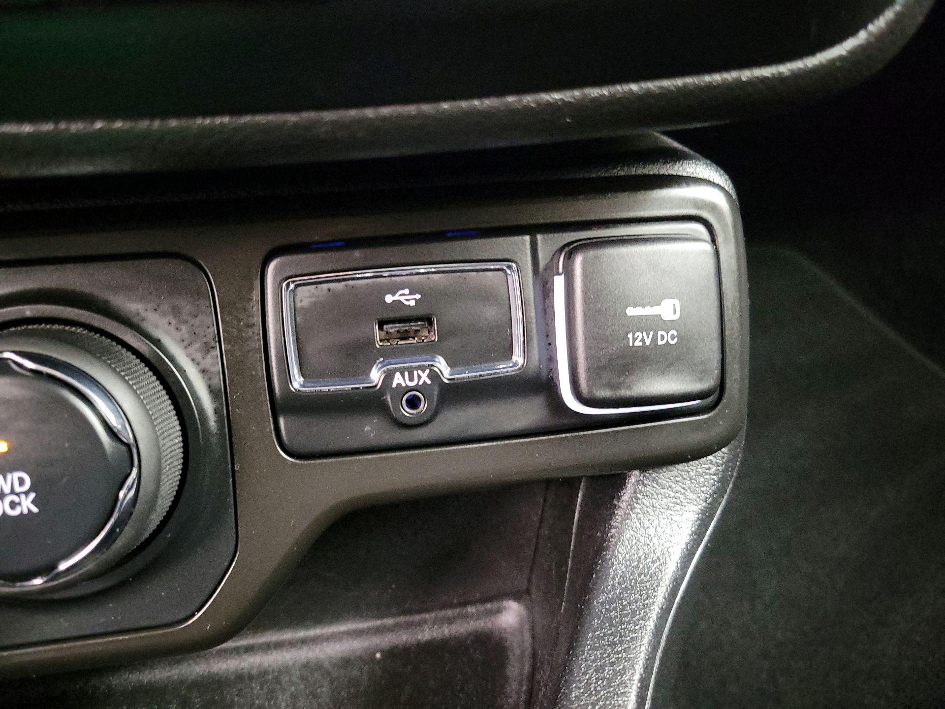 Thumbnail: 2019 Jeep Renegade - 18