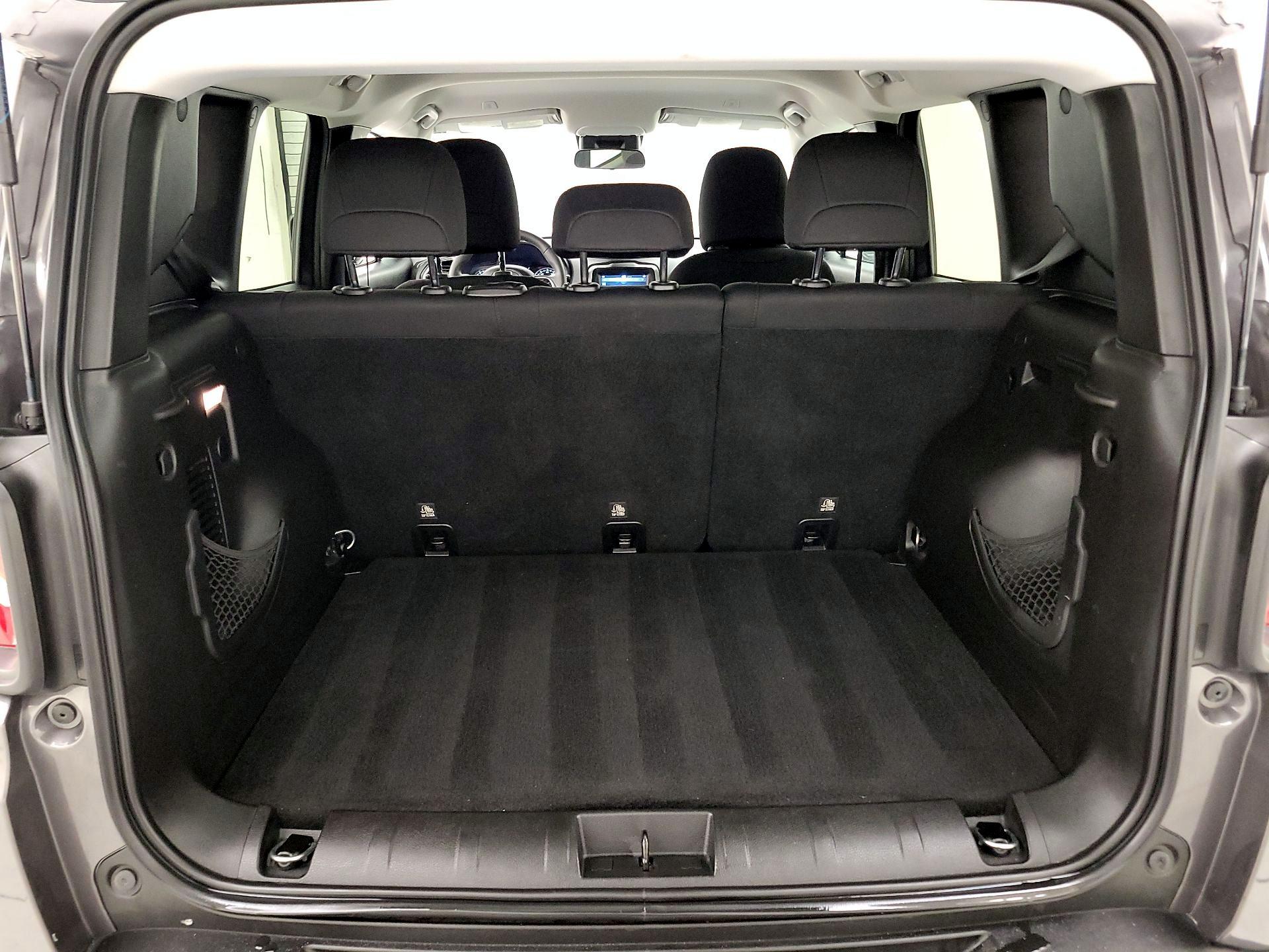 Thumbnail: 2019 Jeep Renegade - 20