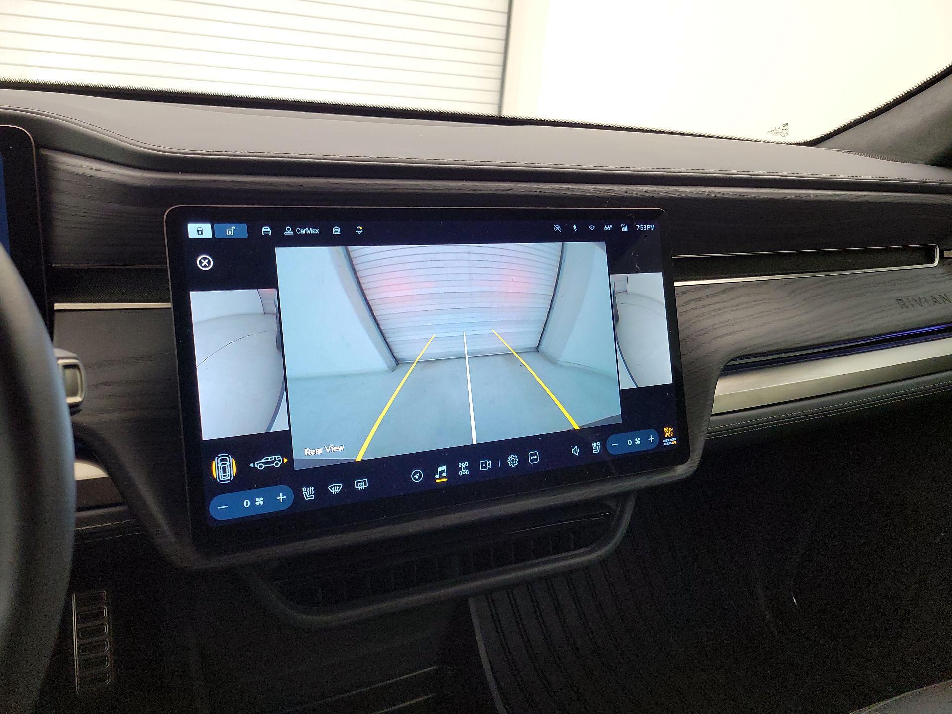 Thumbnail: 2023 Rivian R1S - 14