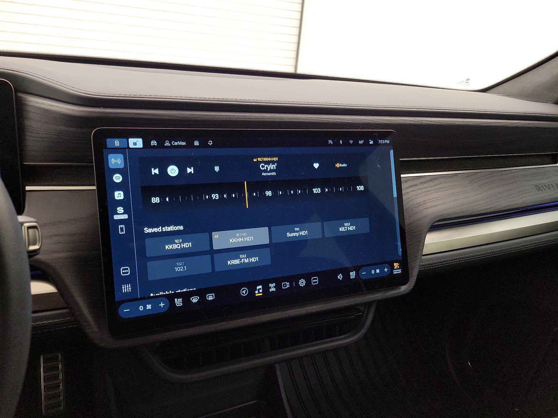 Thumbnail: 2023 Rivian R1S - 15