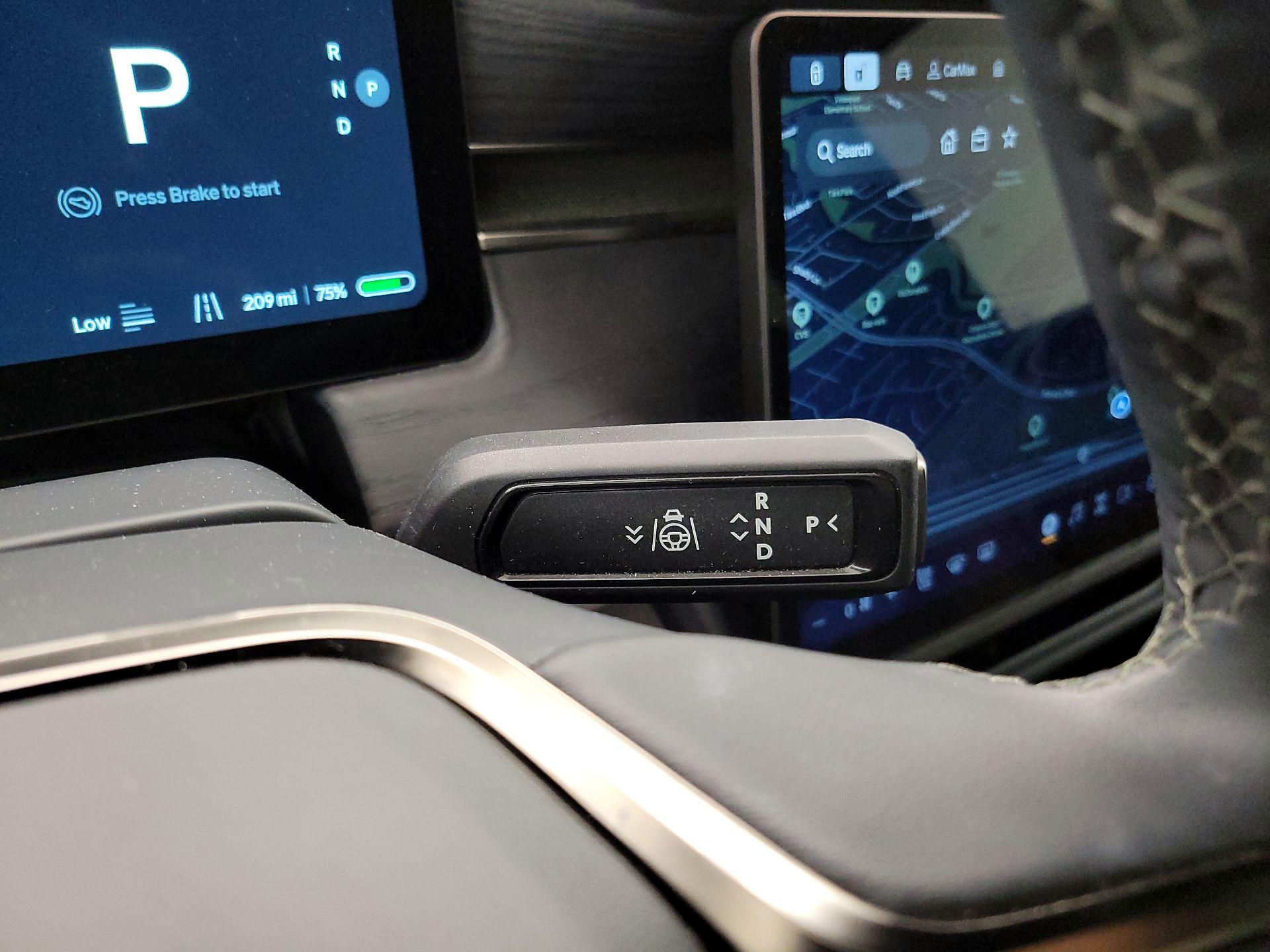 Thumbnail: 2023 Rivian R1S - 17