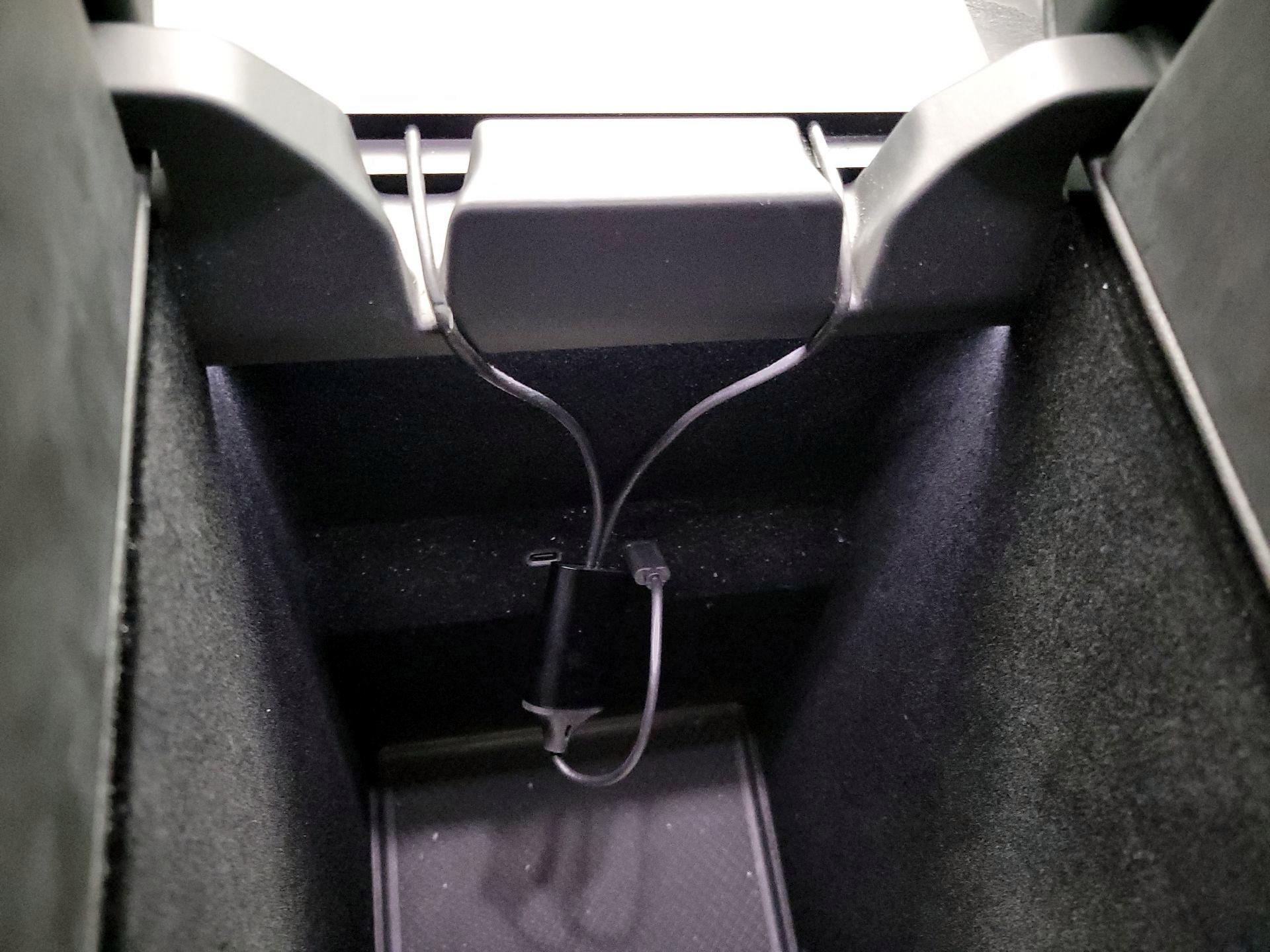 Thumbnail: 2023 Rivian R1S - 18