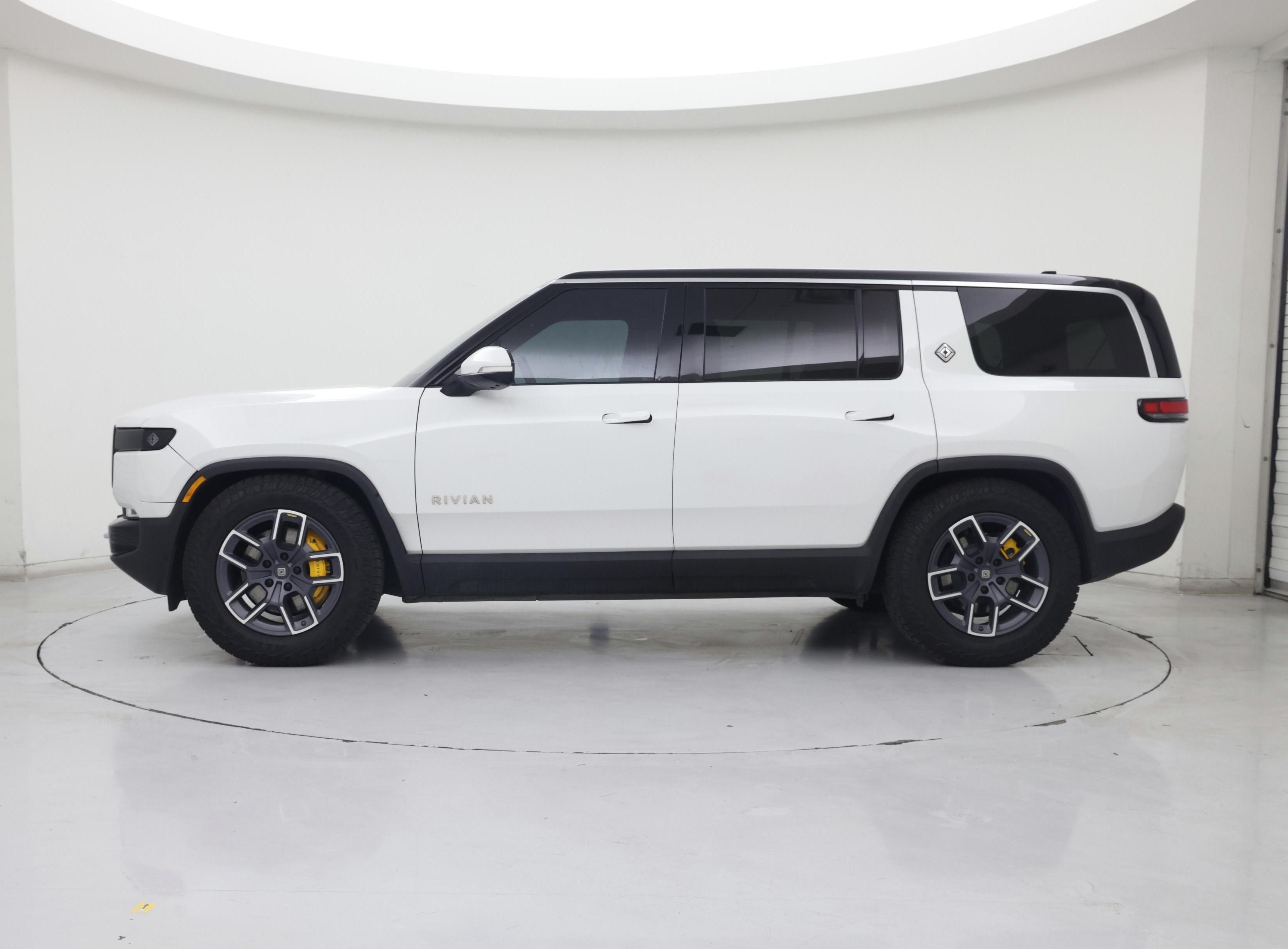 Thumbnail: 2023 Rivian R1S - 3