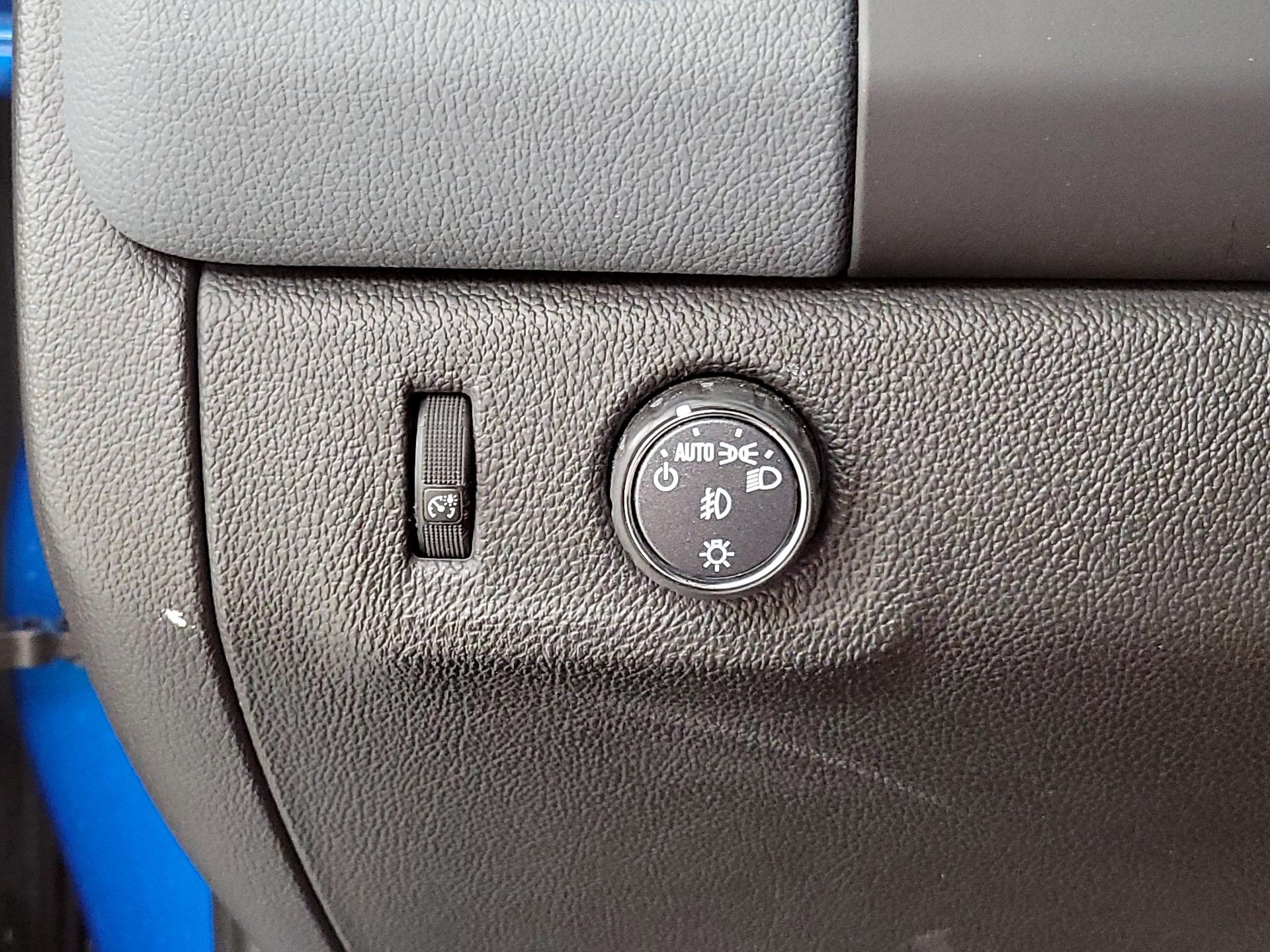 Thumbnail: 2021 Chevrolet Colorado - 13