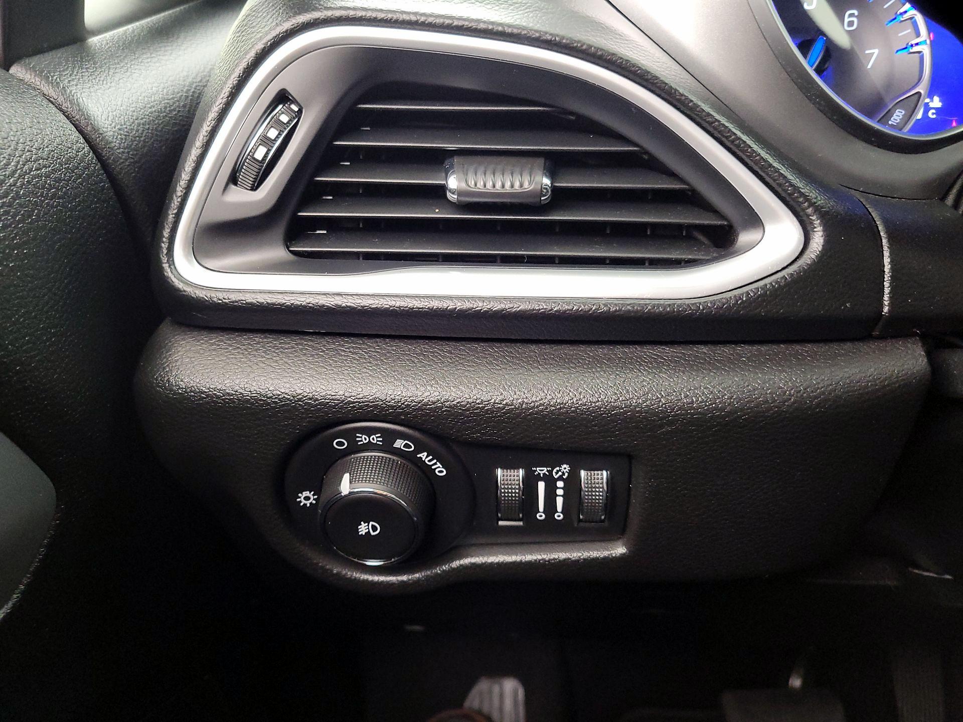 Thumbnail: 2018 Chrysler Pacifica - 13