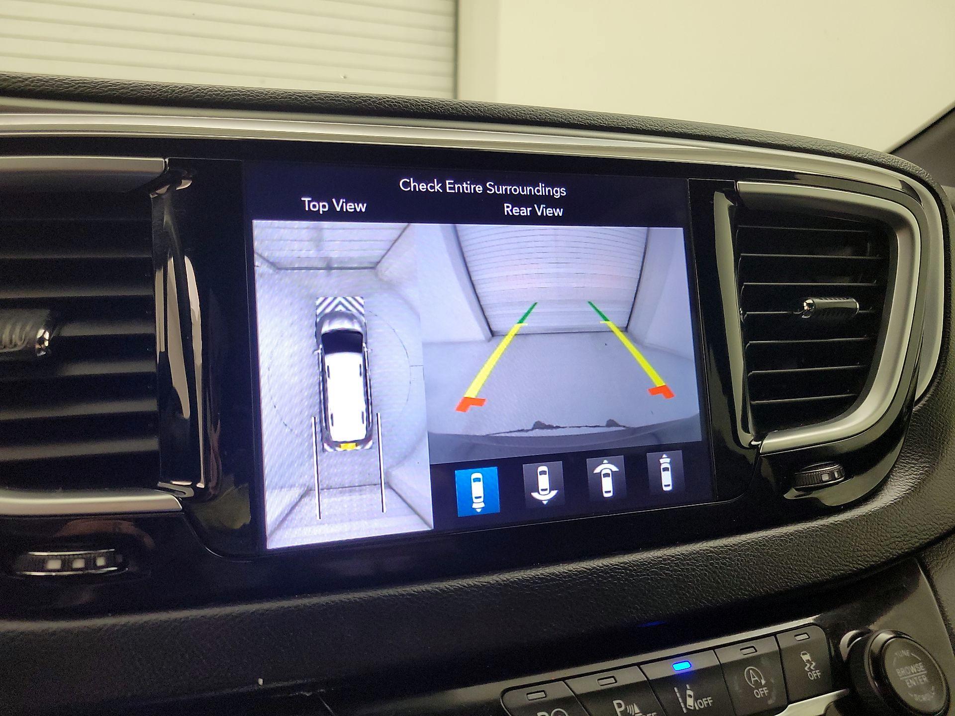 Thumbnail: 2018 Chrysler Pacifica - 14