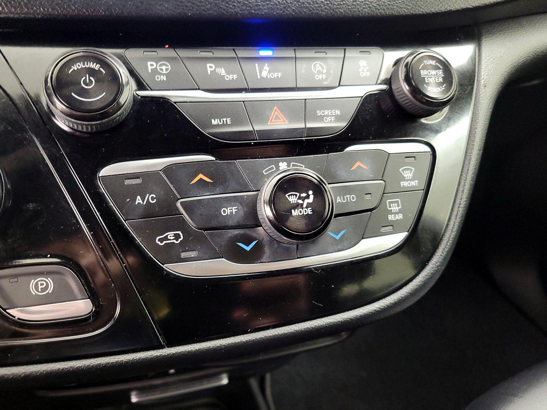 Thumbnail: 2018 Chrysler Pacifica - 16