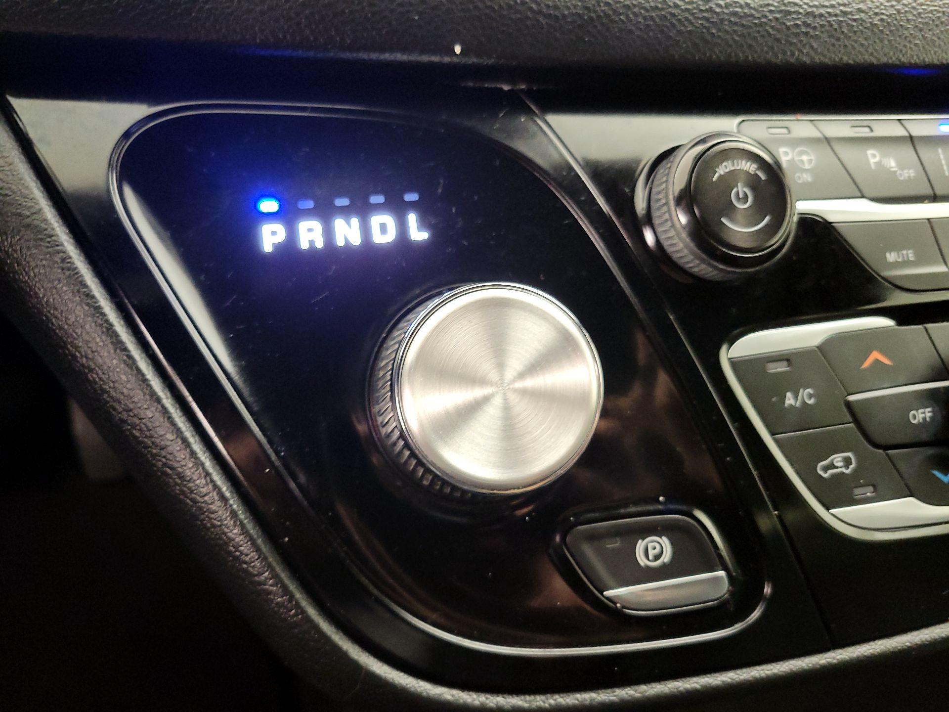 Thumbnail: 2018 Chrysler Pacifica - 17