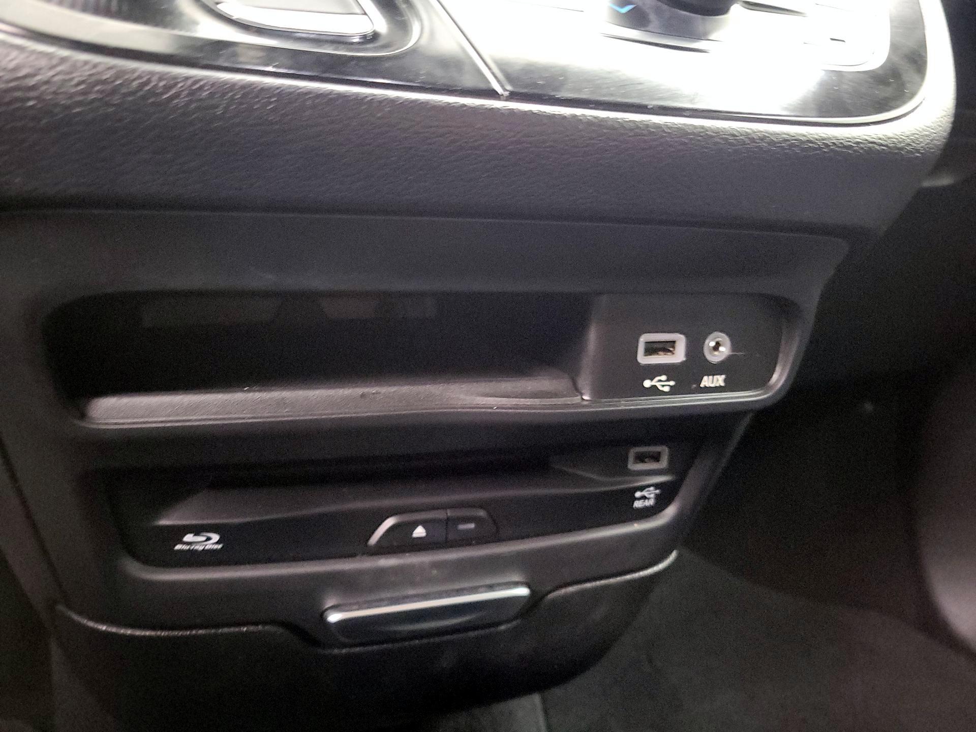 Thumbnail: 2018 Chrysler Pacifica - 18