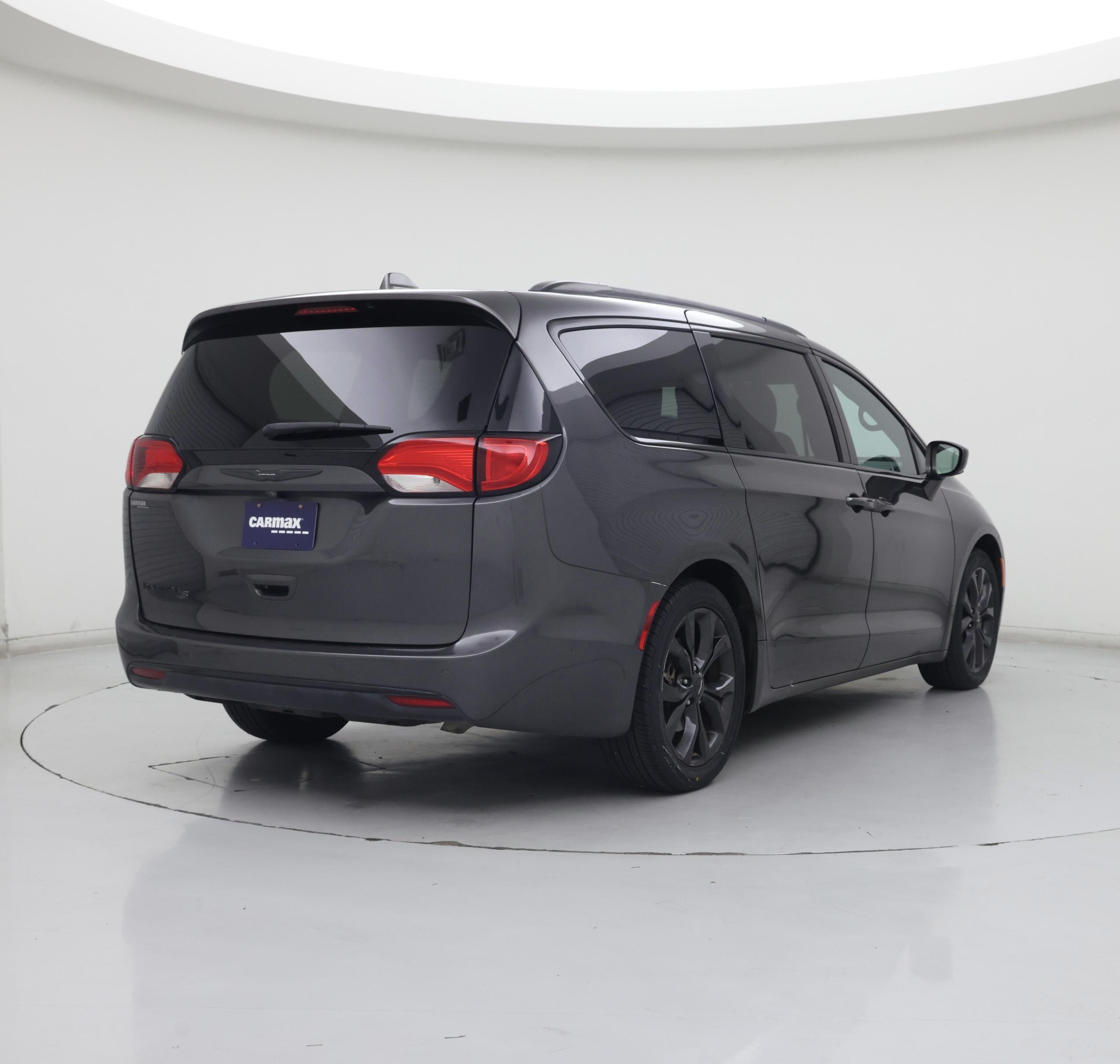 Thumbnail: 2018 Chrysler Pacifica - 8