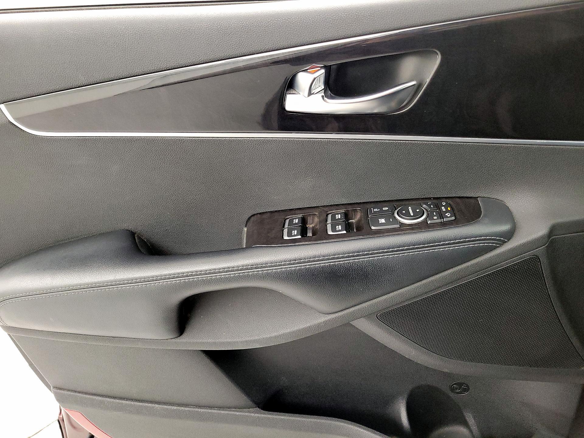 Thumbnail: 2017 Kia Sorento - 12