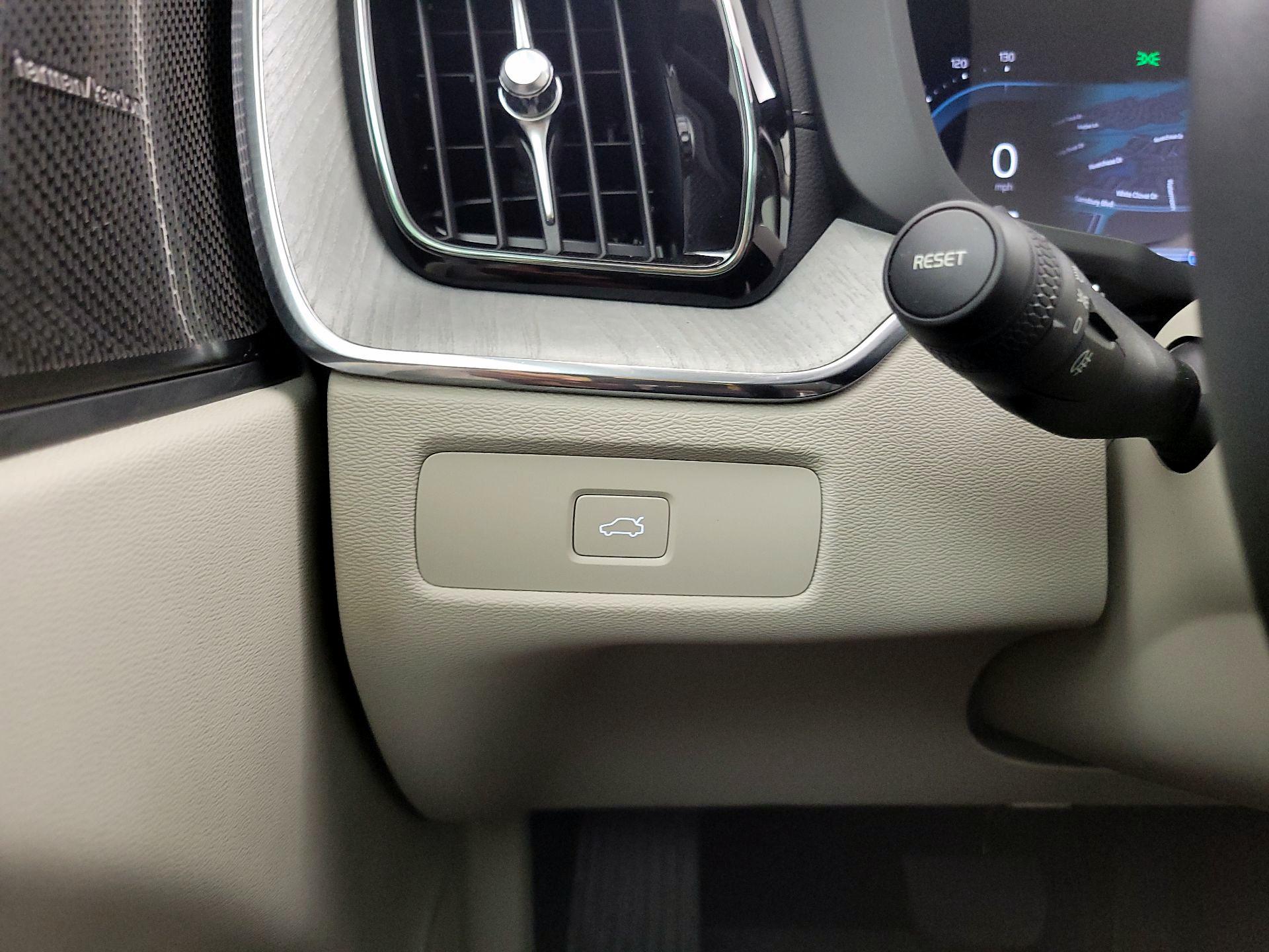Thumbnail: 2024 Volvo XC60 - 13