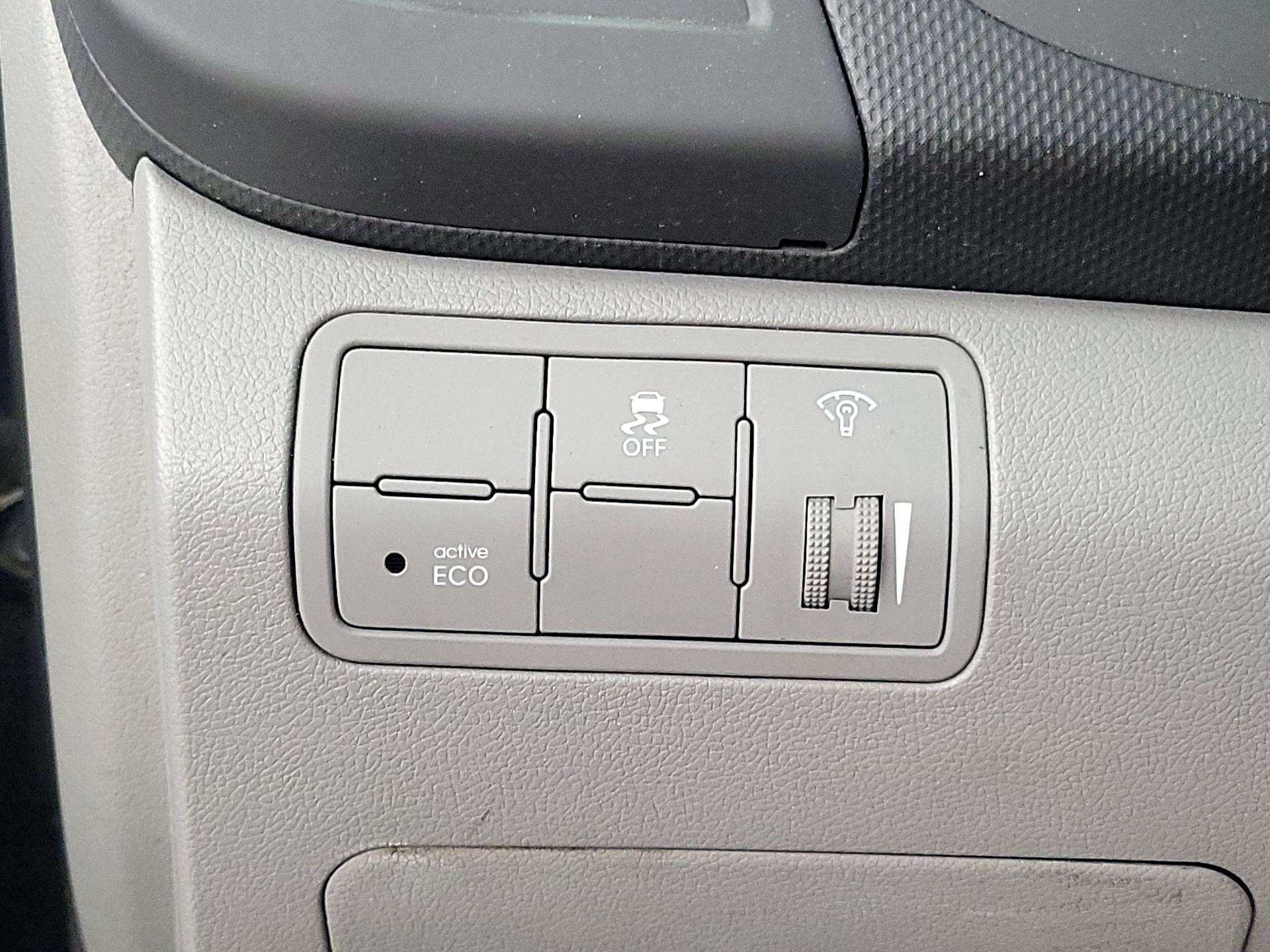 Thumbnail: 2016 Hyundai Accent - 13