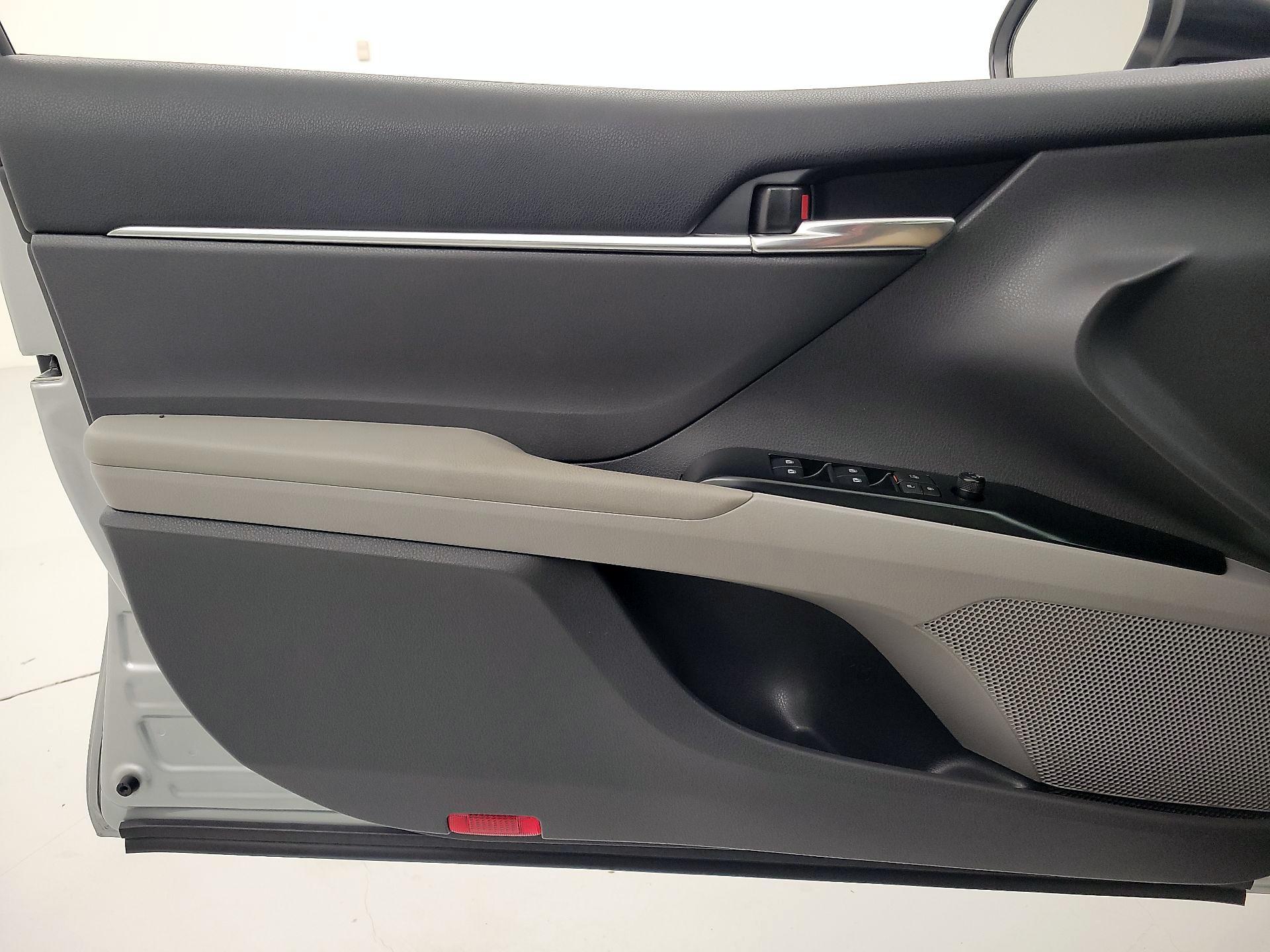 Thumbnail: 2020 Toyota Camry - 12