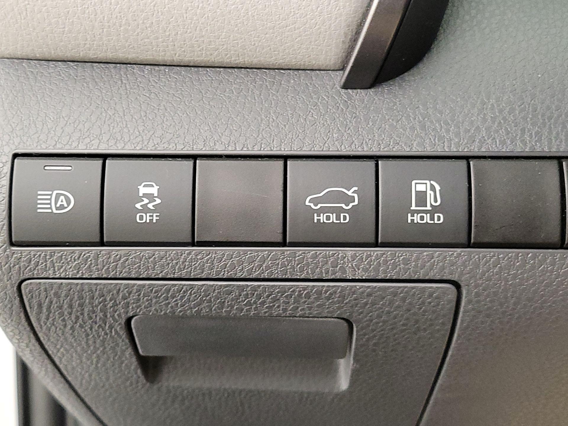 Thumbnail: 2020 Toyota Camry - 13