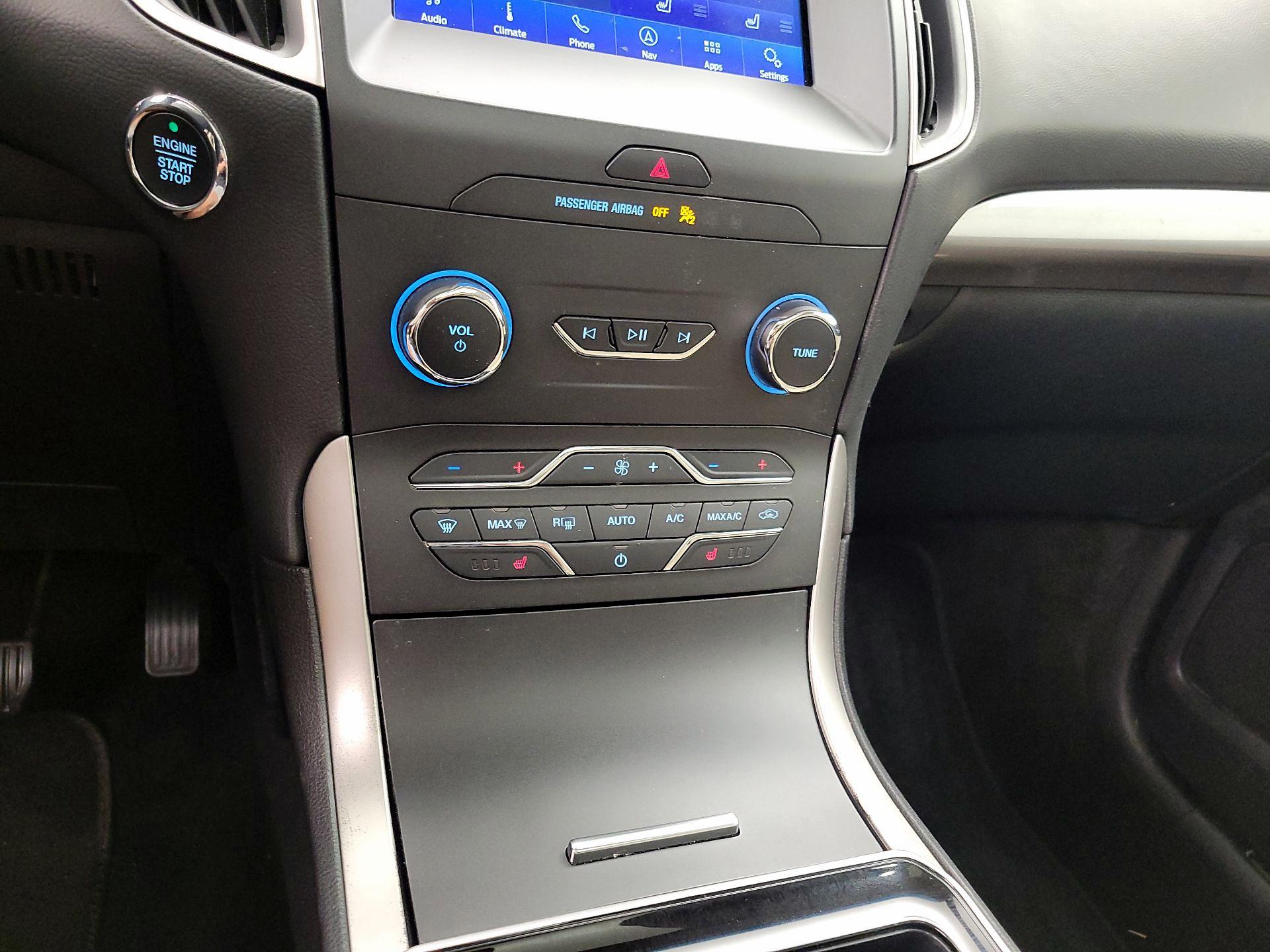 Thumbnail: 2020 Ford Edge - 17