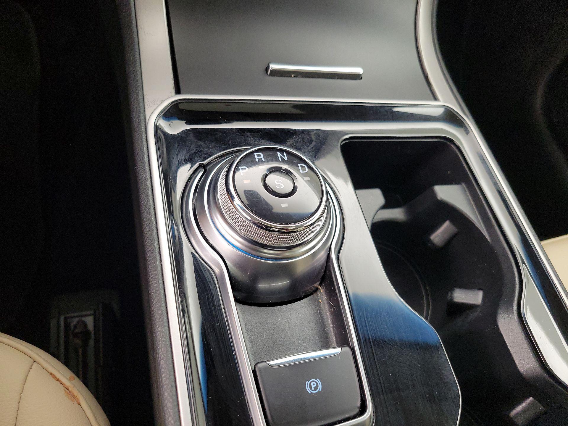 Thumbnail: 2020 Ford Edge - 18