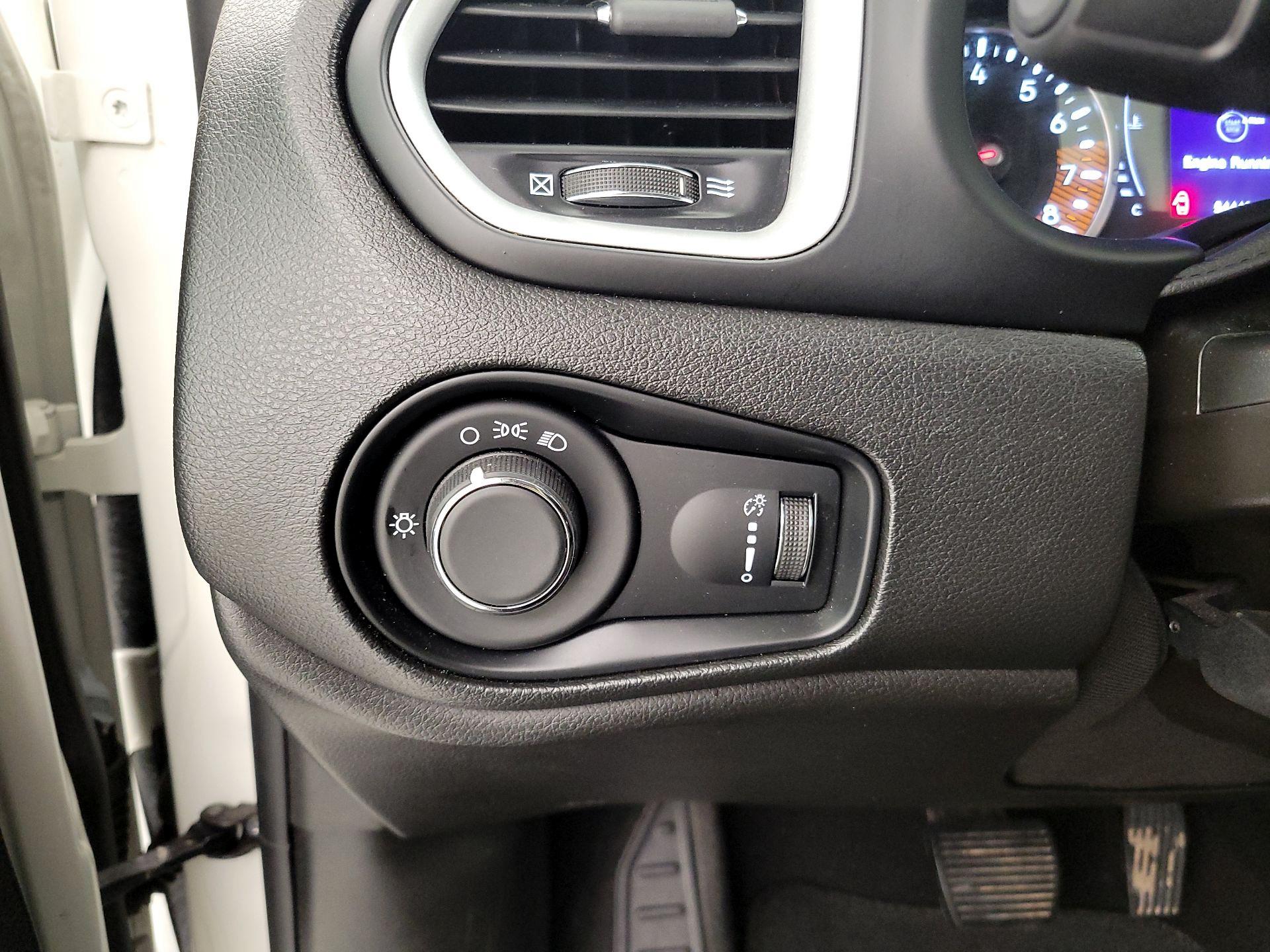 Thumbnail: 2020 Jeep Renegade - 13