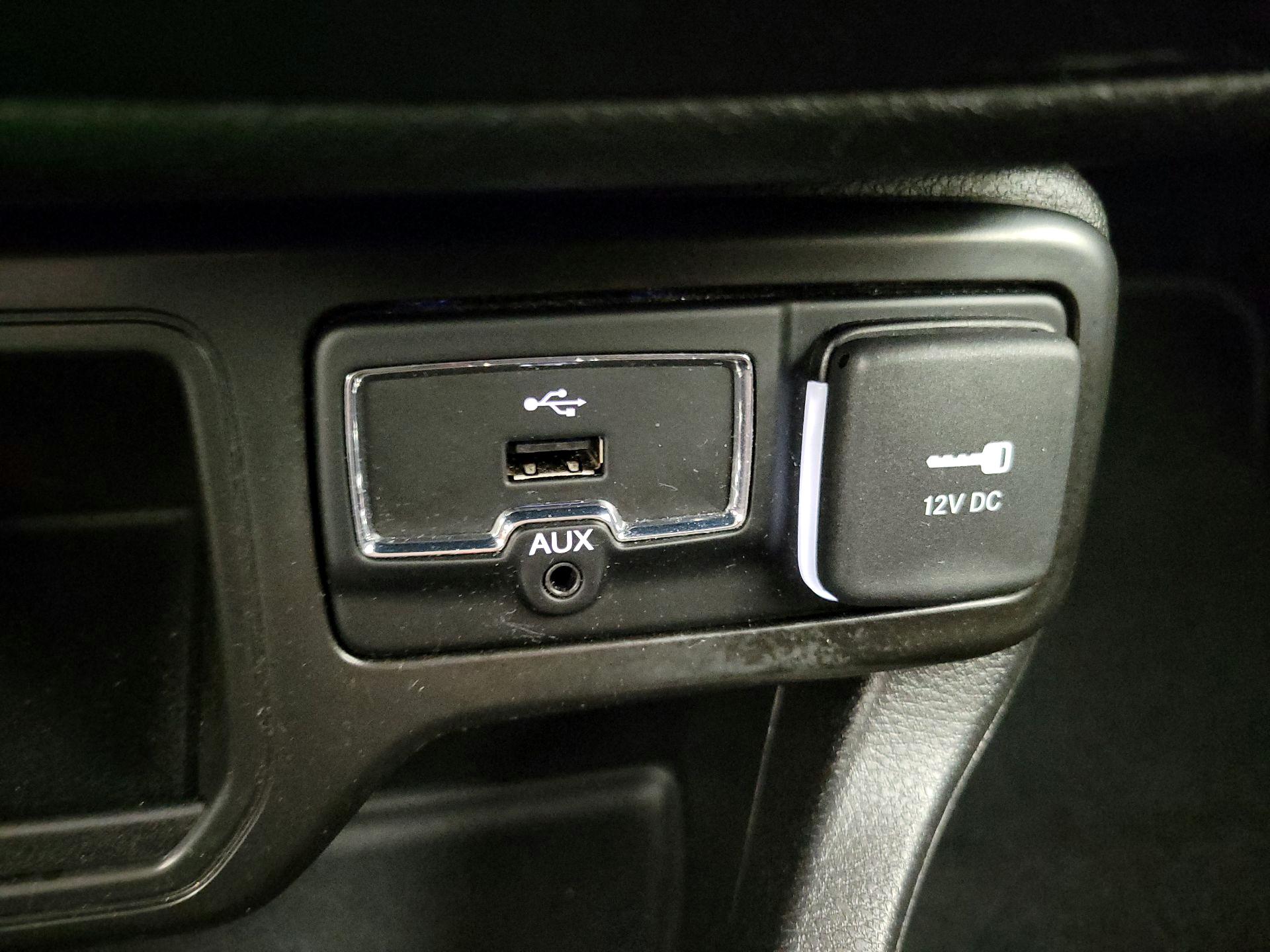 Thumbnail: 2020 Jeep Renegade - 18