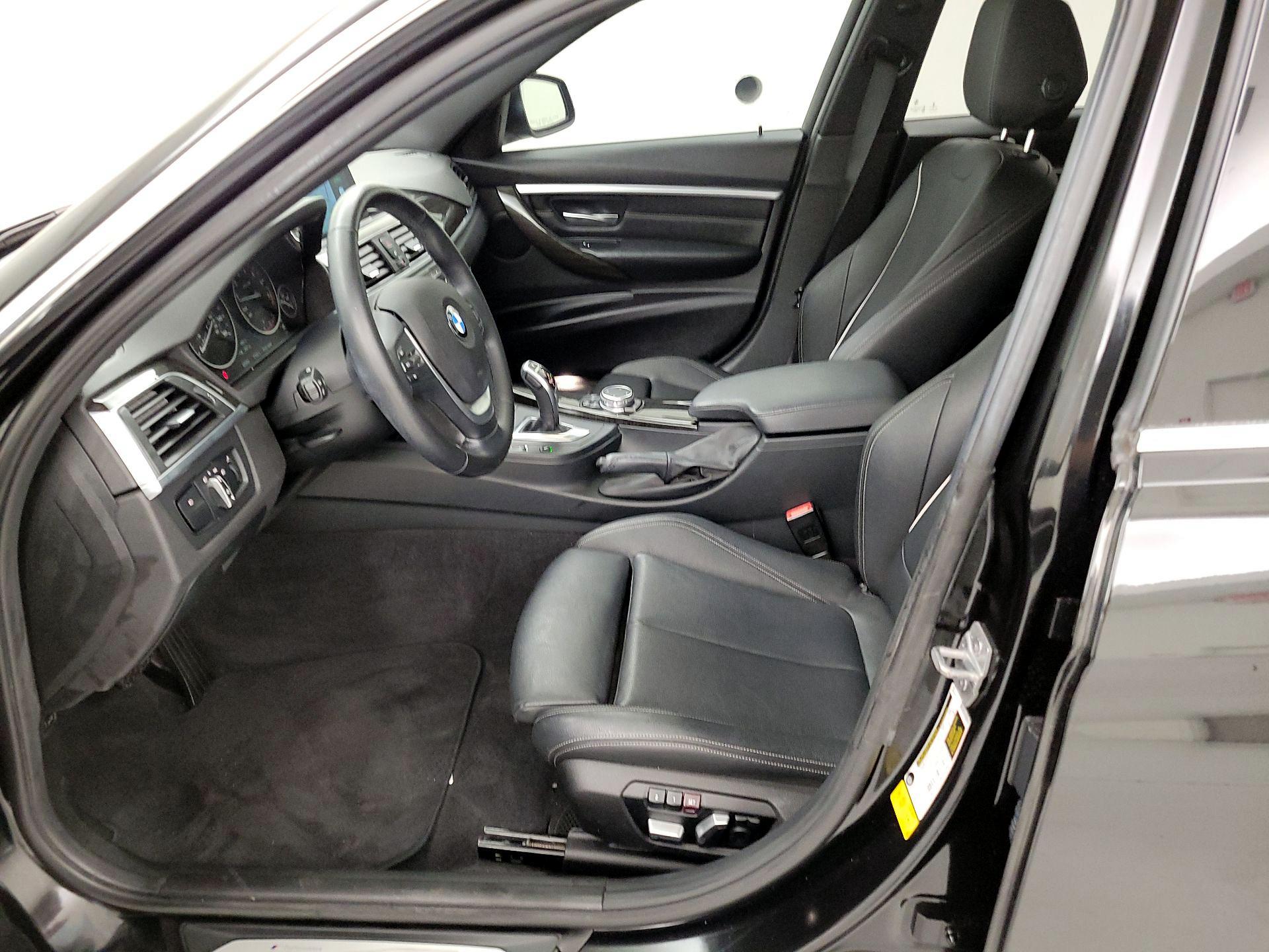 Thumbnail: 2016 BMW 3 Series - 11