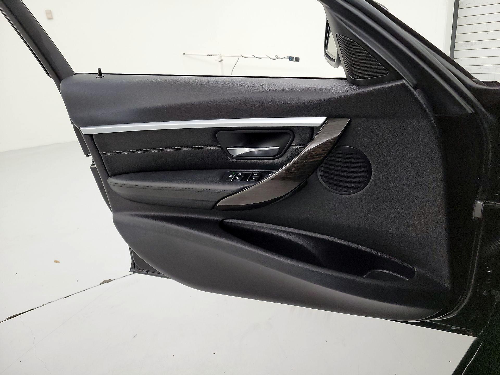 Thumbnail: 2016 BMW 3 Series - 12