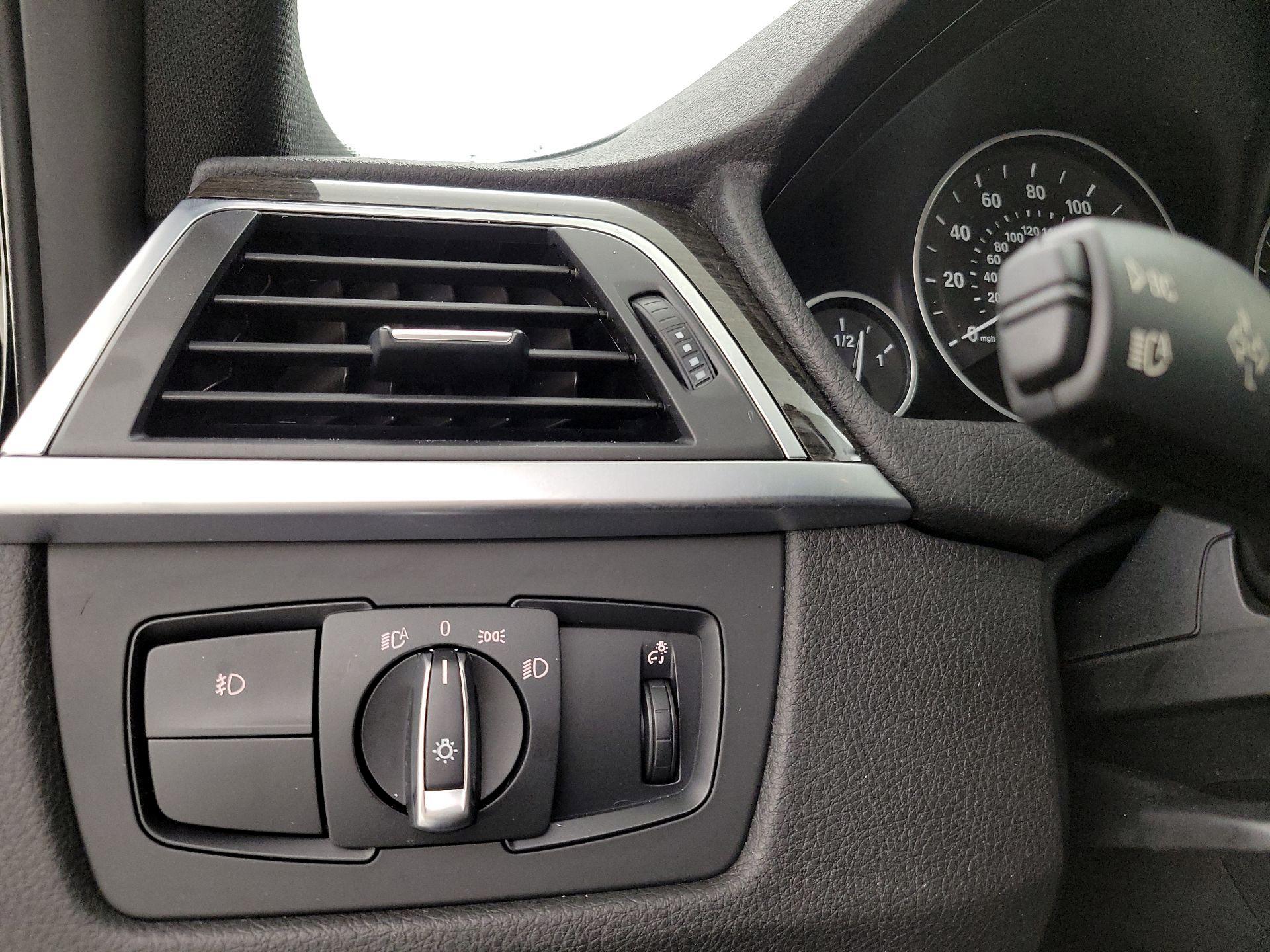 Thumbnail: 2016 BMW 3 Series - 13