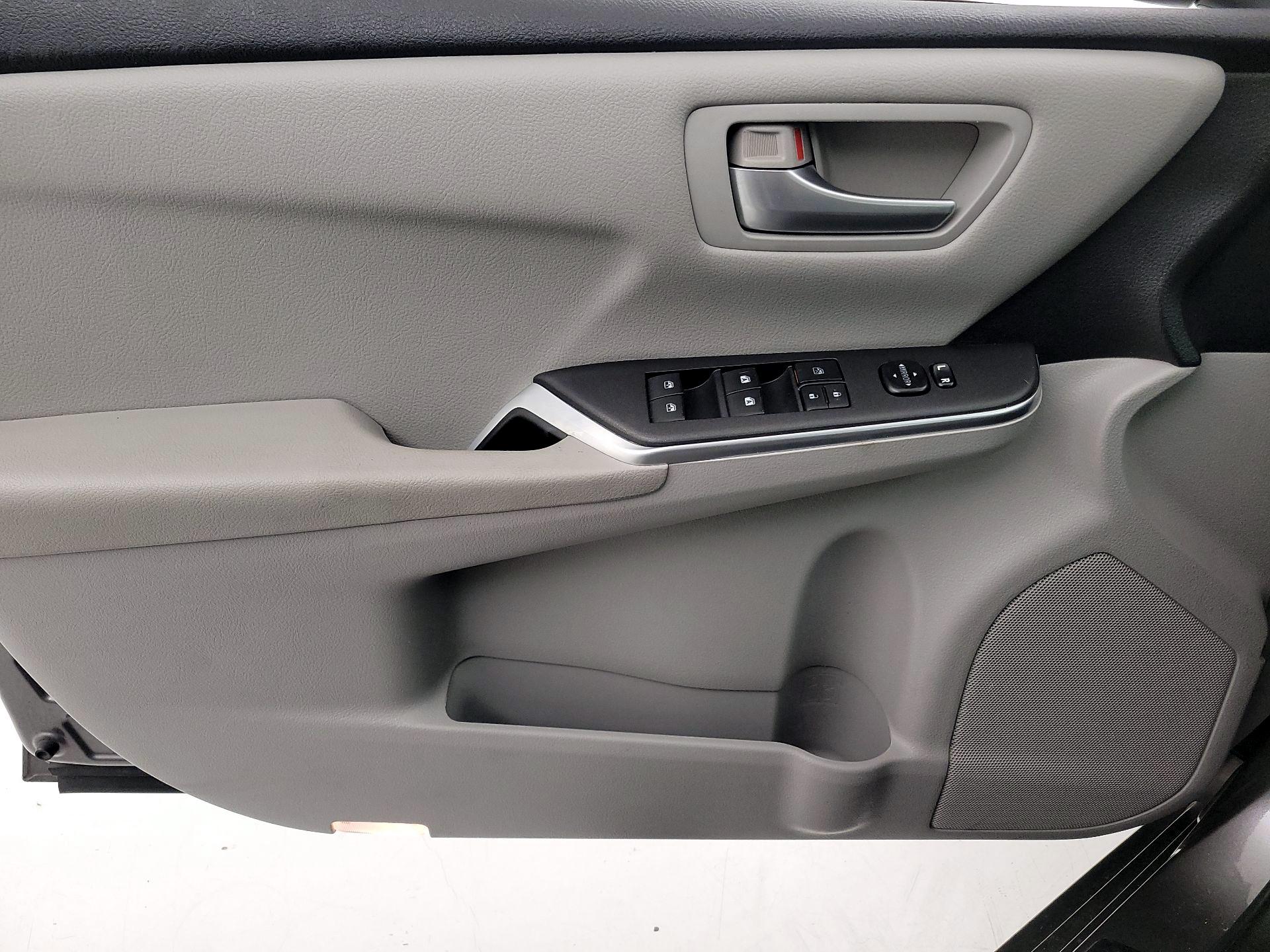 Thumbnail: 2015 Toyota Camry - 12