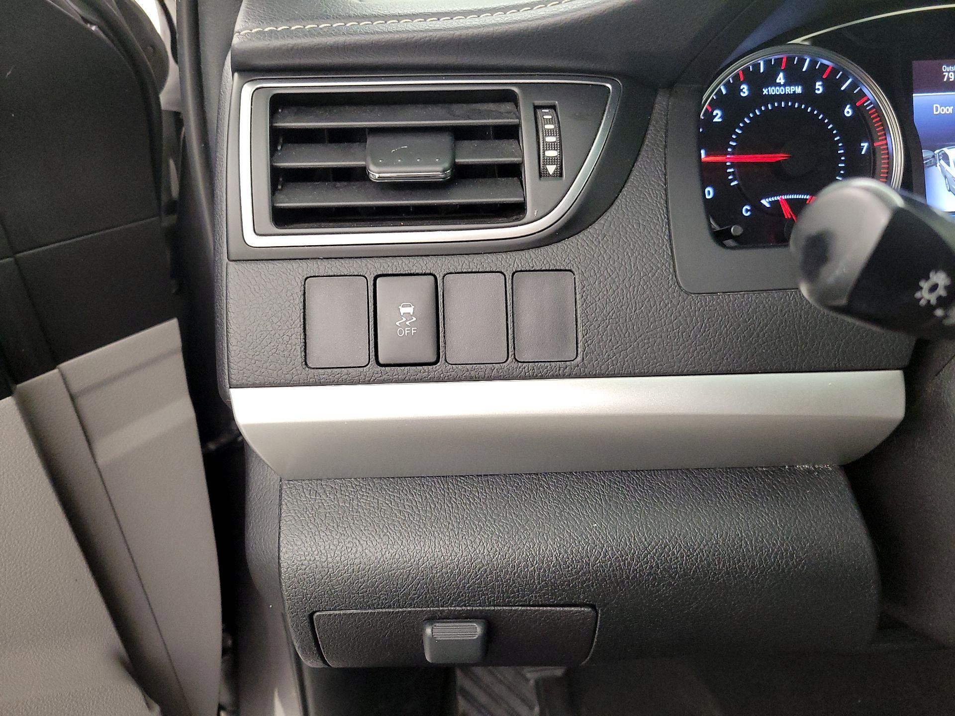 Thumbnail: 2015 Toyota Camry - 13